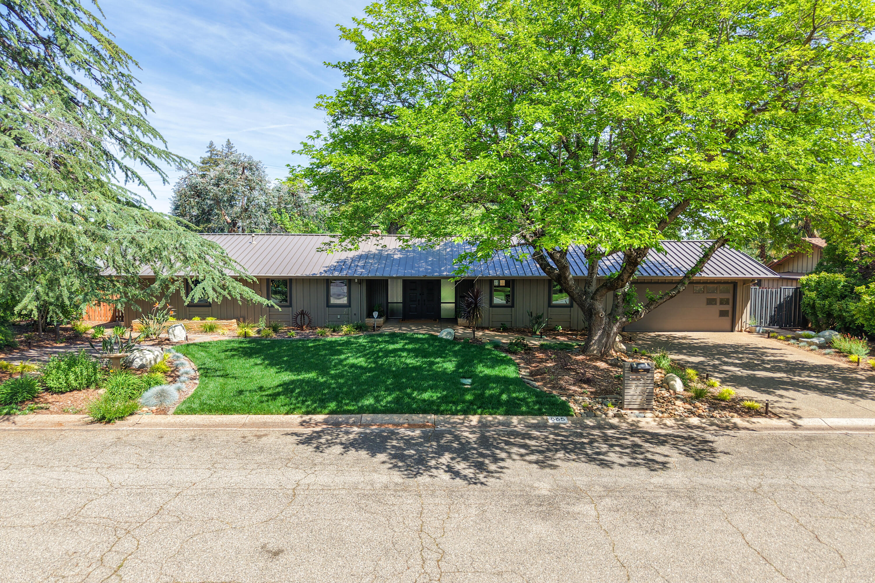 main property photo 76
