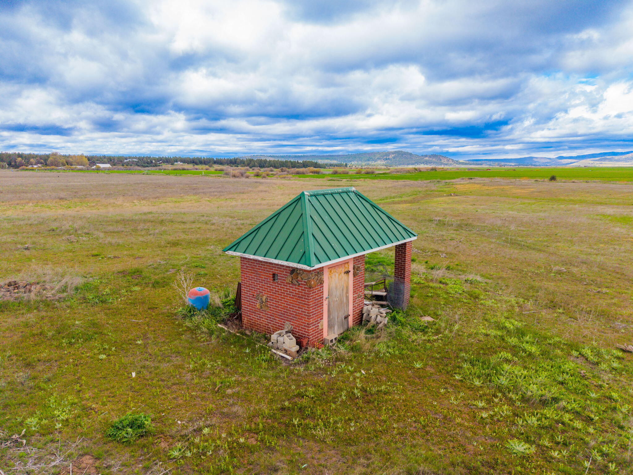 main property photo 36