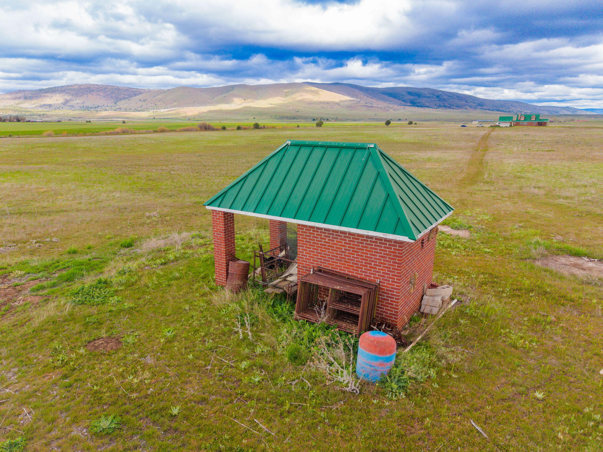 main property photo 37