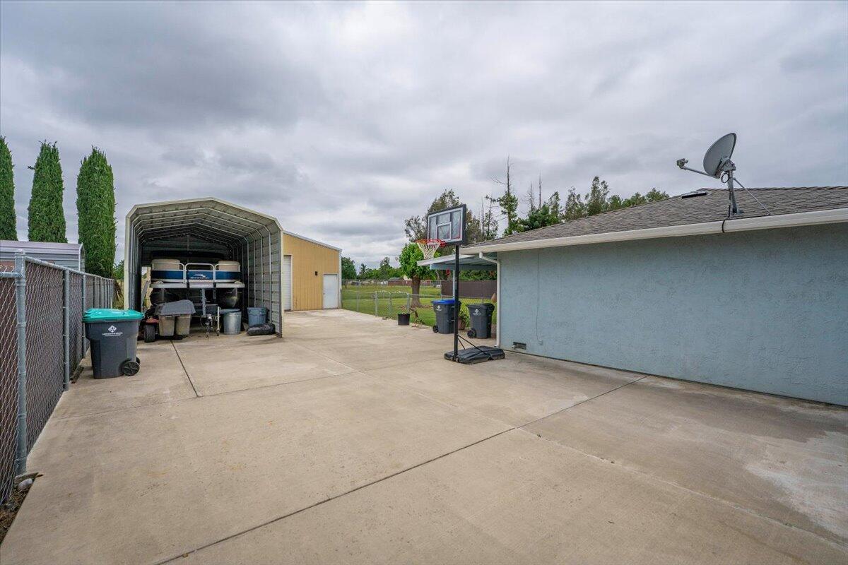 main property photo 37