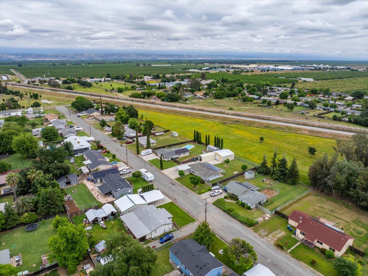 main property photo 40