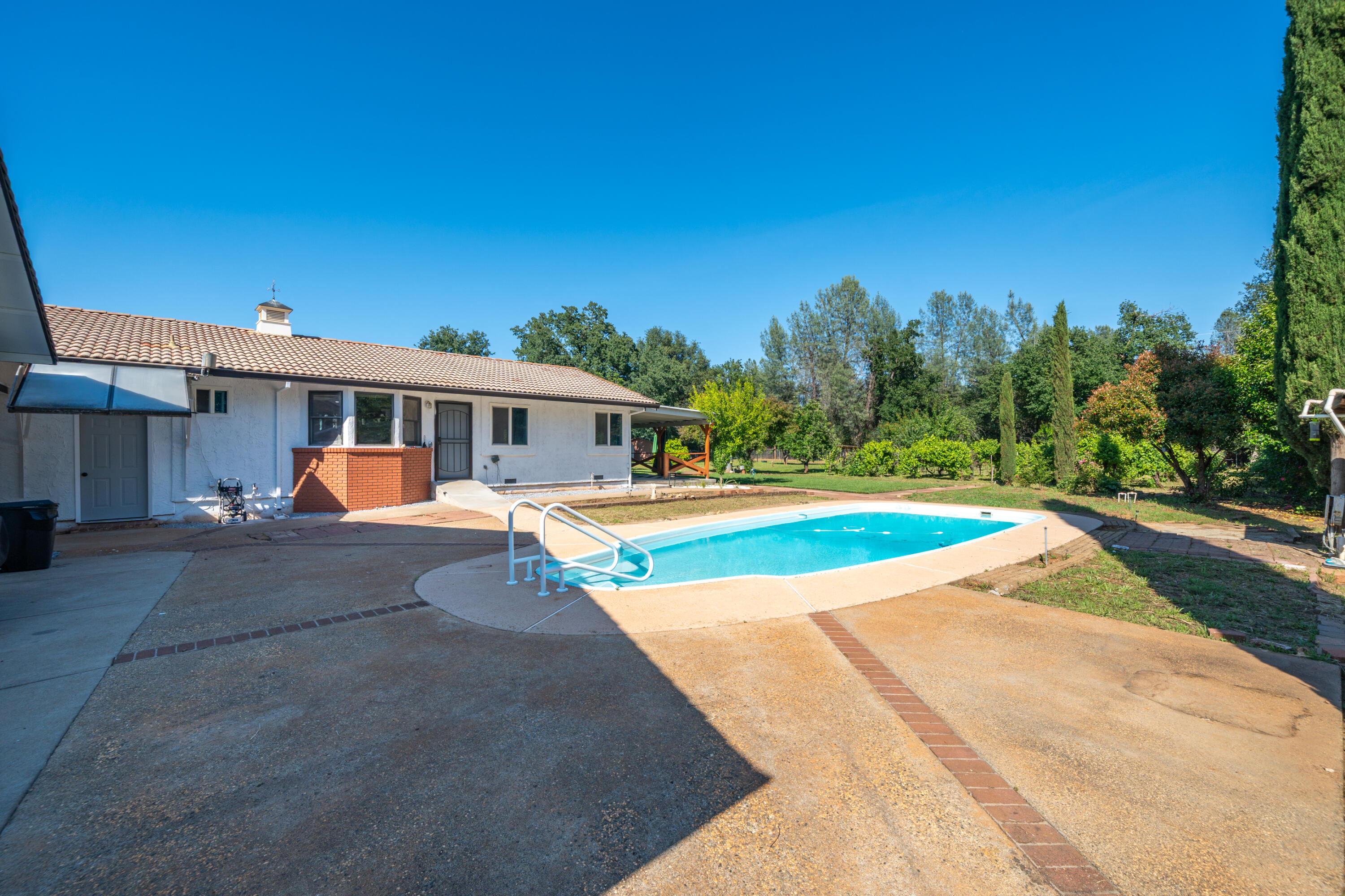 main property photo 50