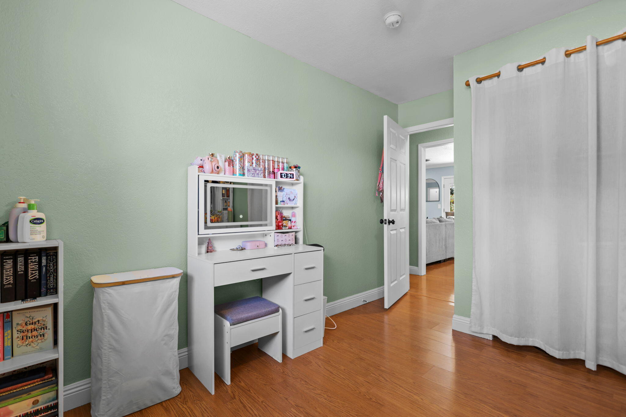 main property photo 32