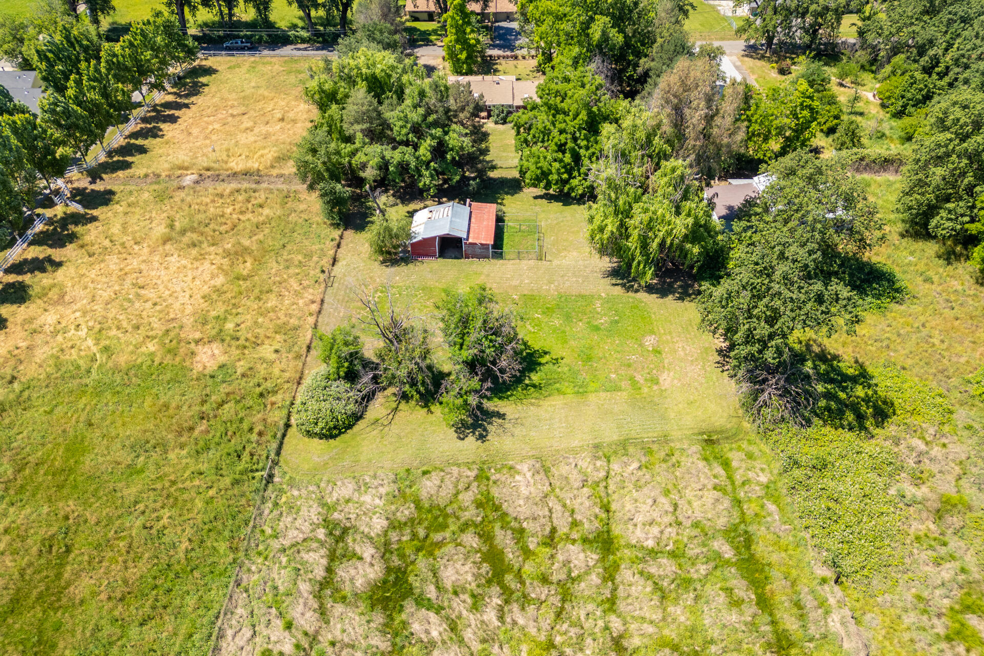 main property photo 27