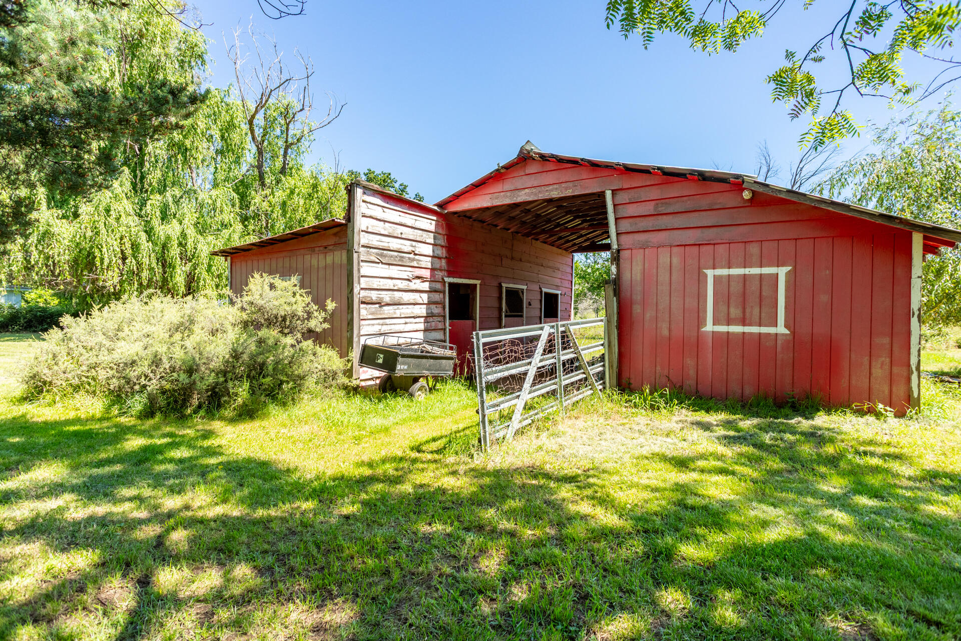 main property photo 30