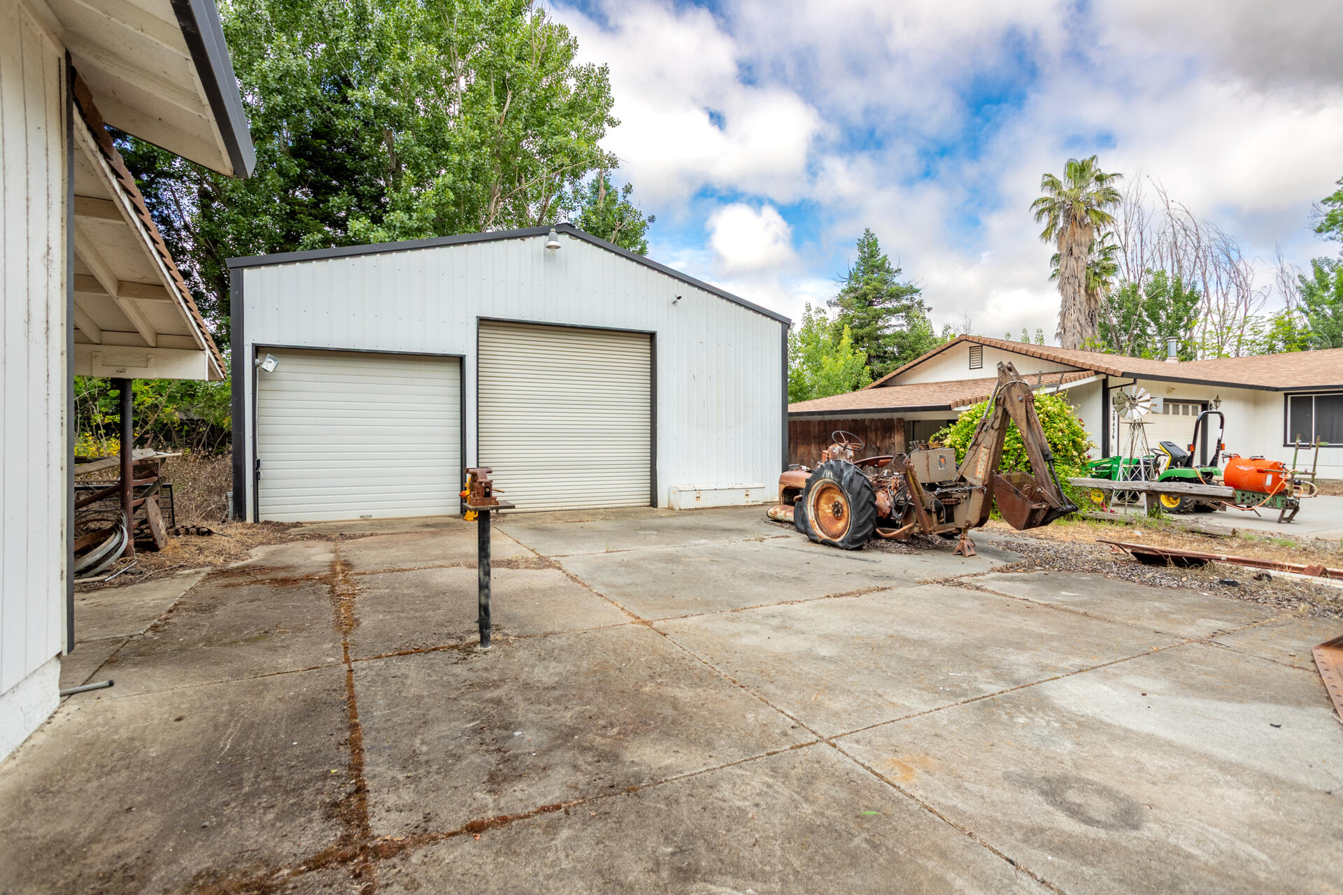main property photo 34