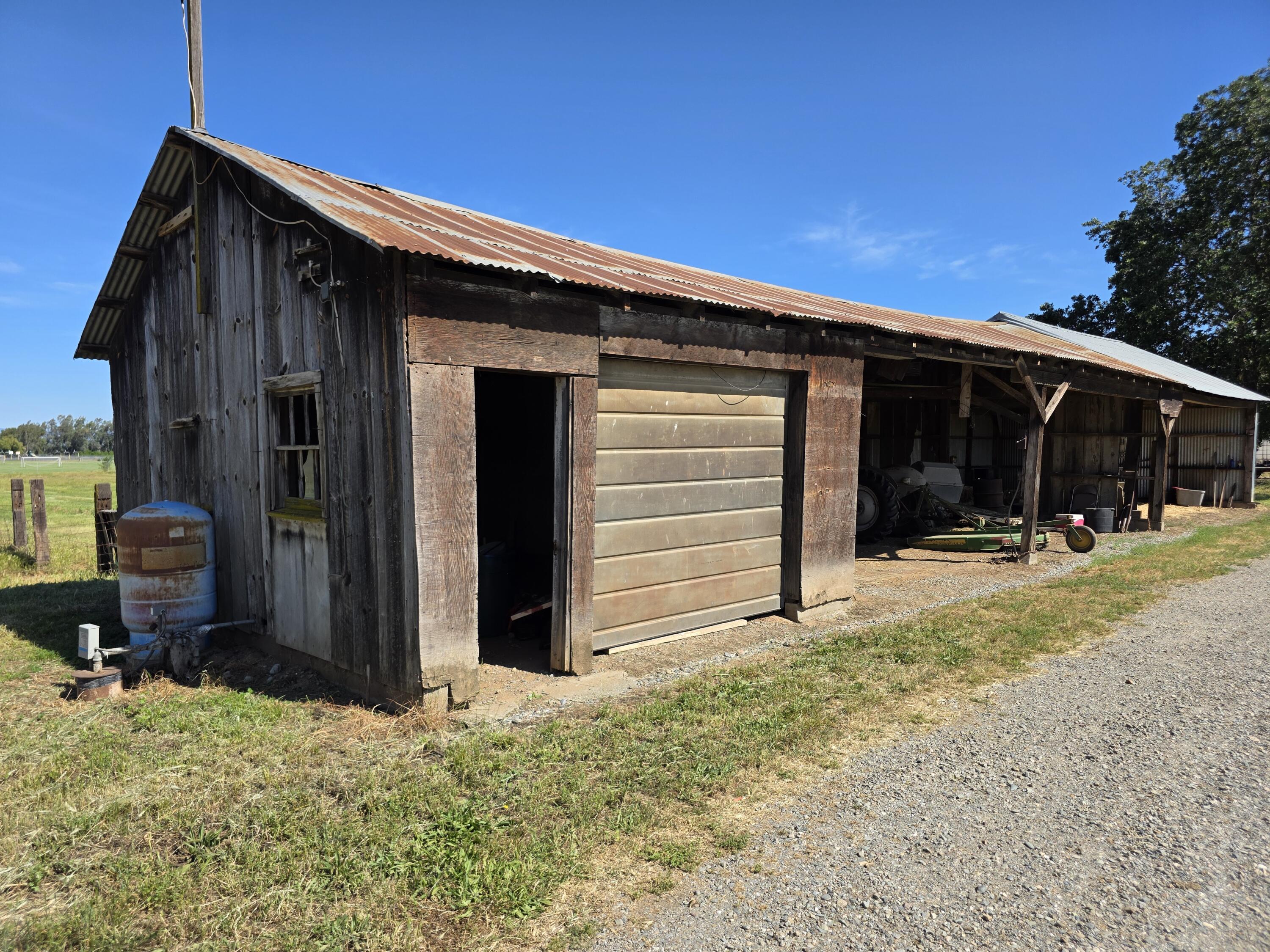 main property photo 41