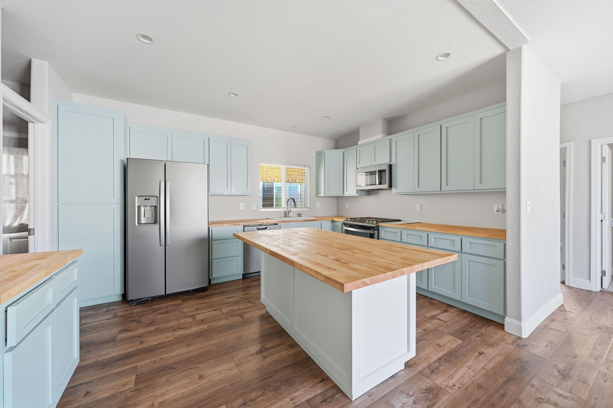 main property photo 7