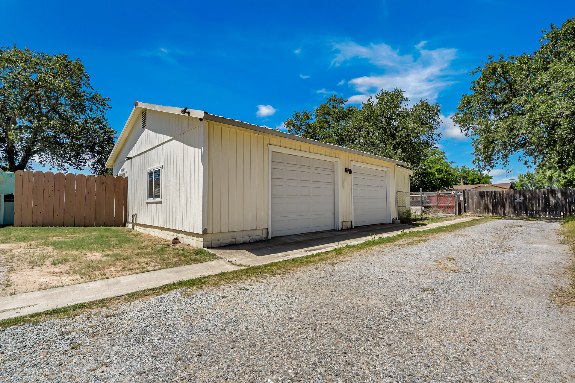 main property photo 50
