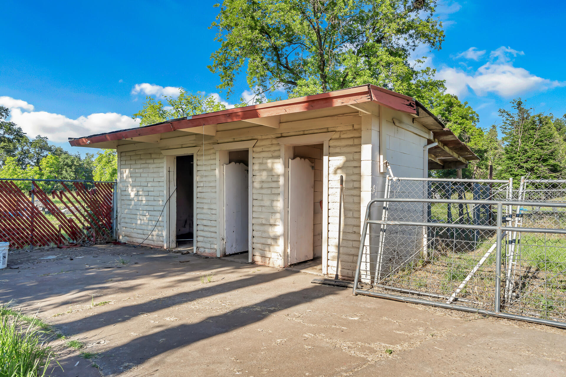 main property photo 18