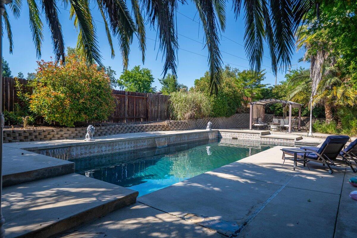 main property photo 59