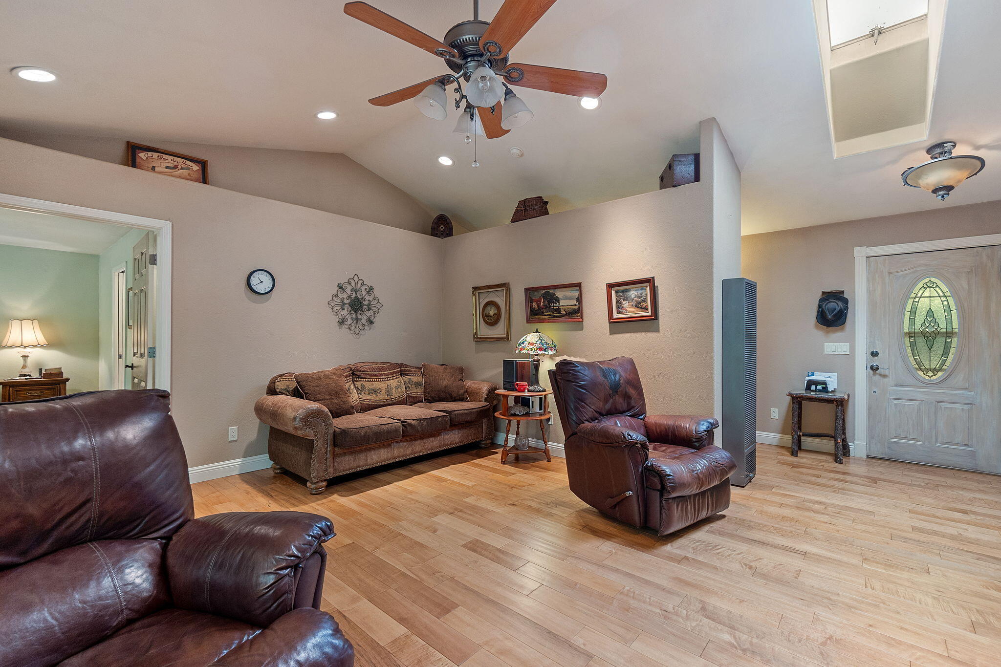 main property photo 13