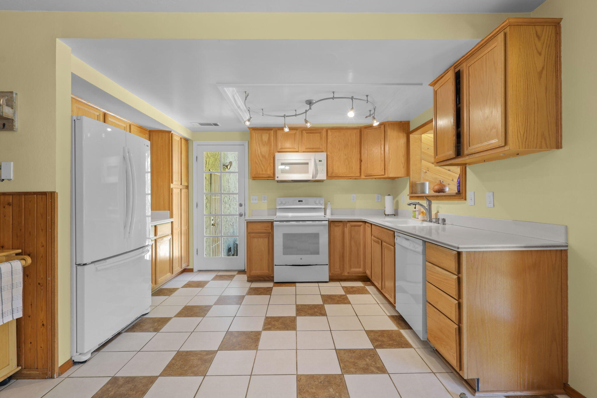 main property photo 4