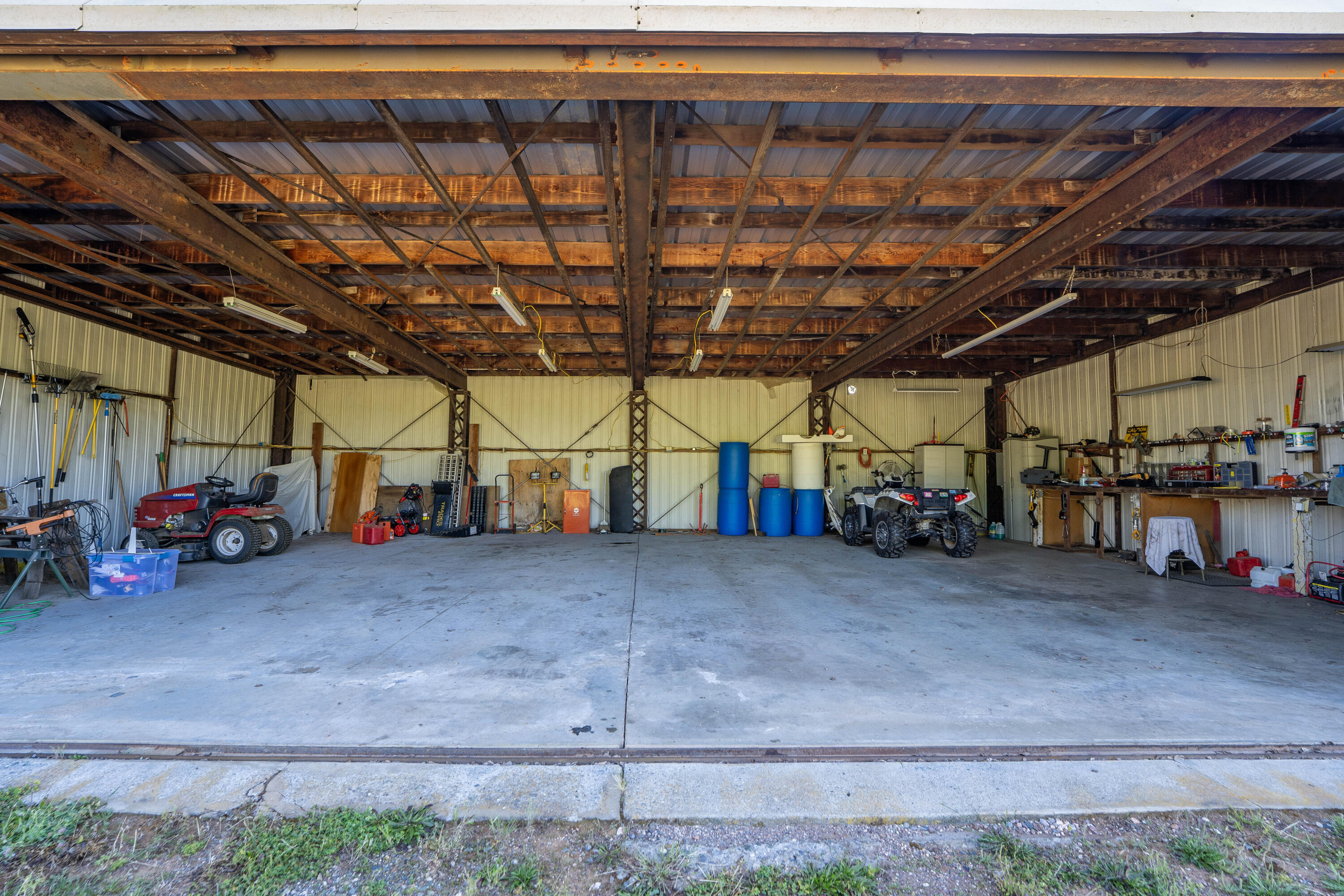 main property photo 40