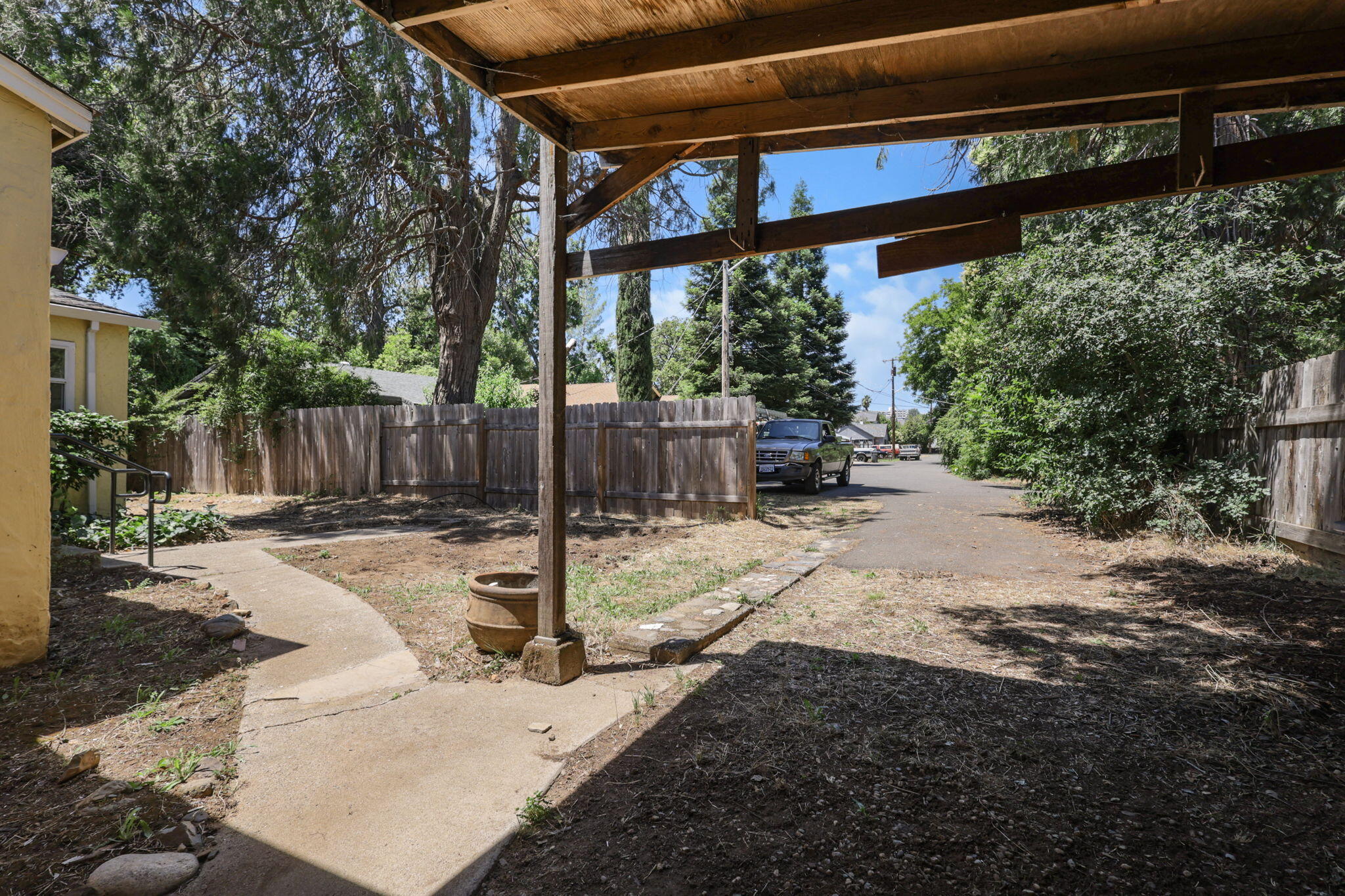 main property photo 23