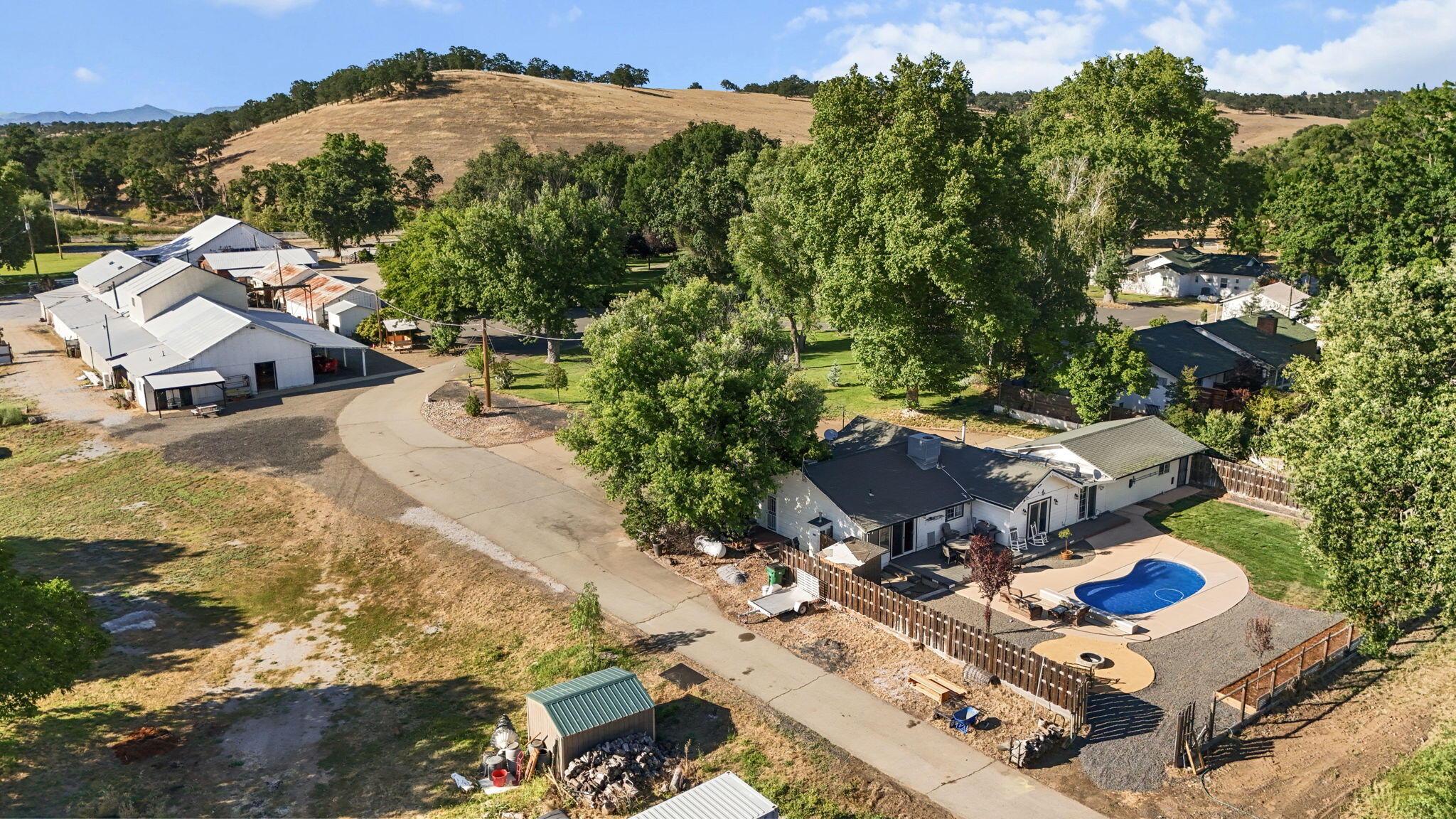 main property photo 11