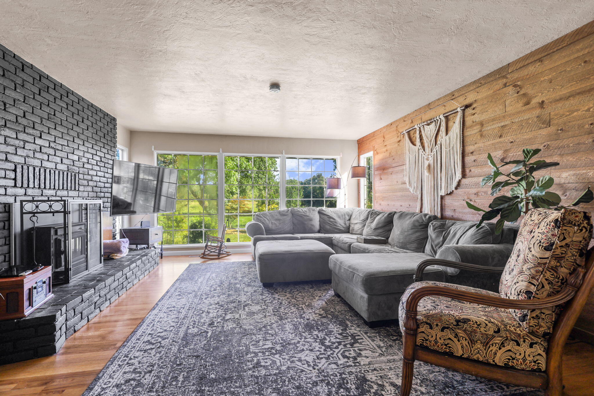 main property photo 158