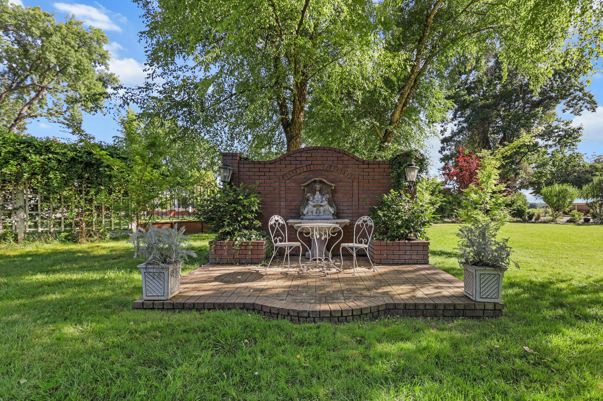 main property photo 19