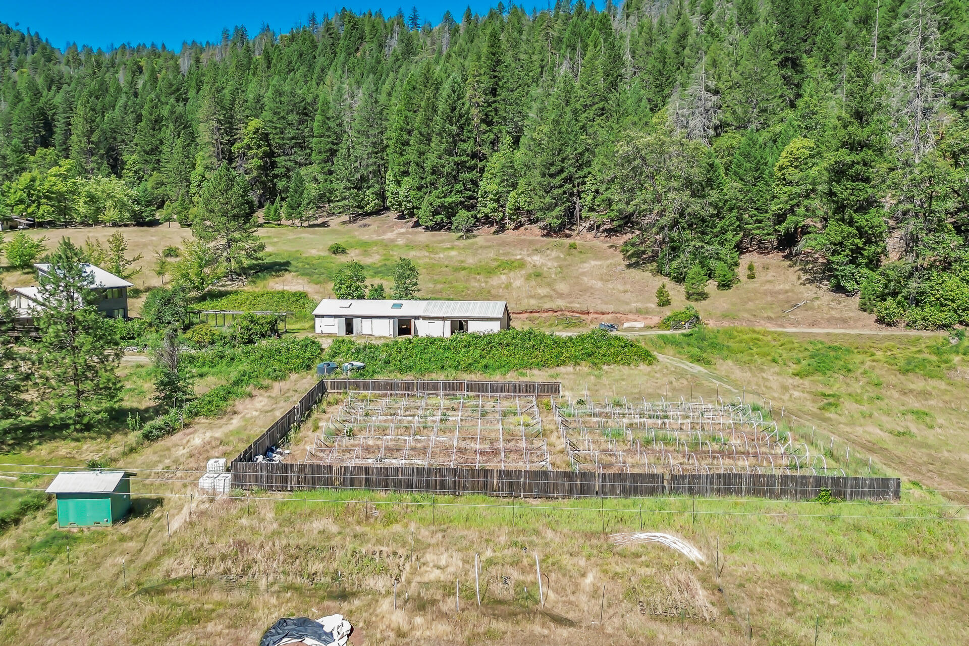 main property photo 32