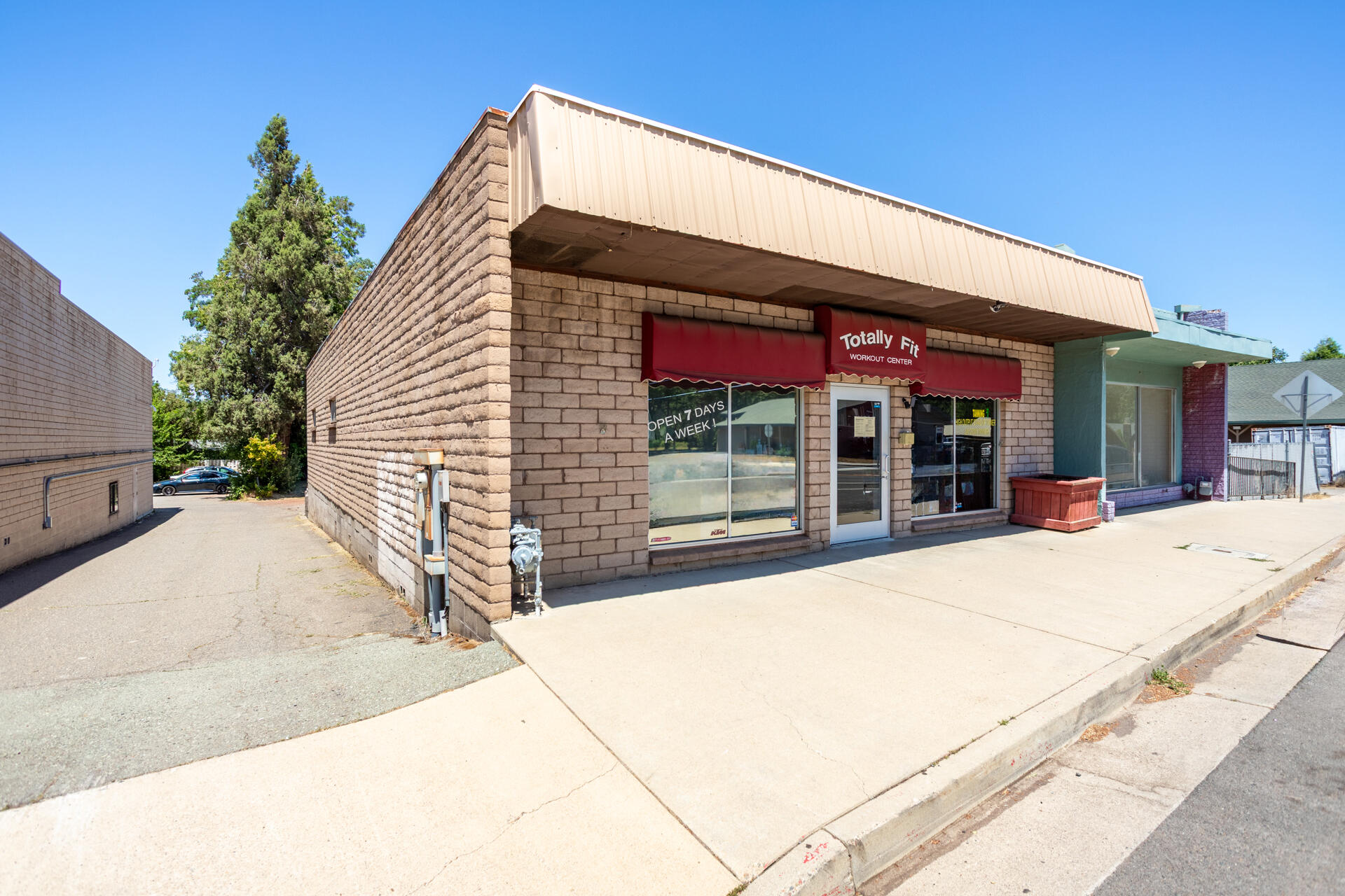 main property photo 47