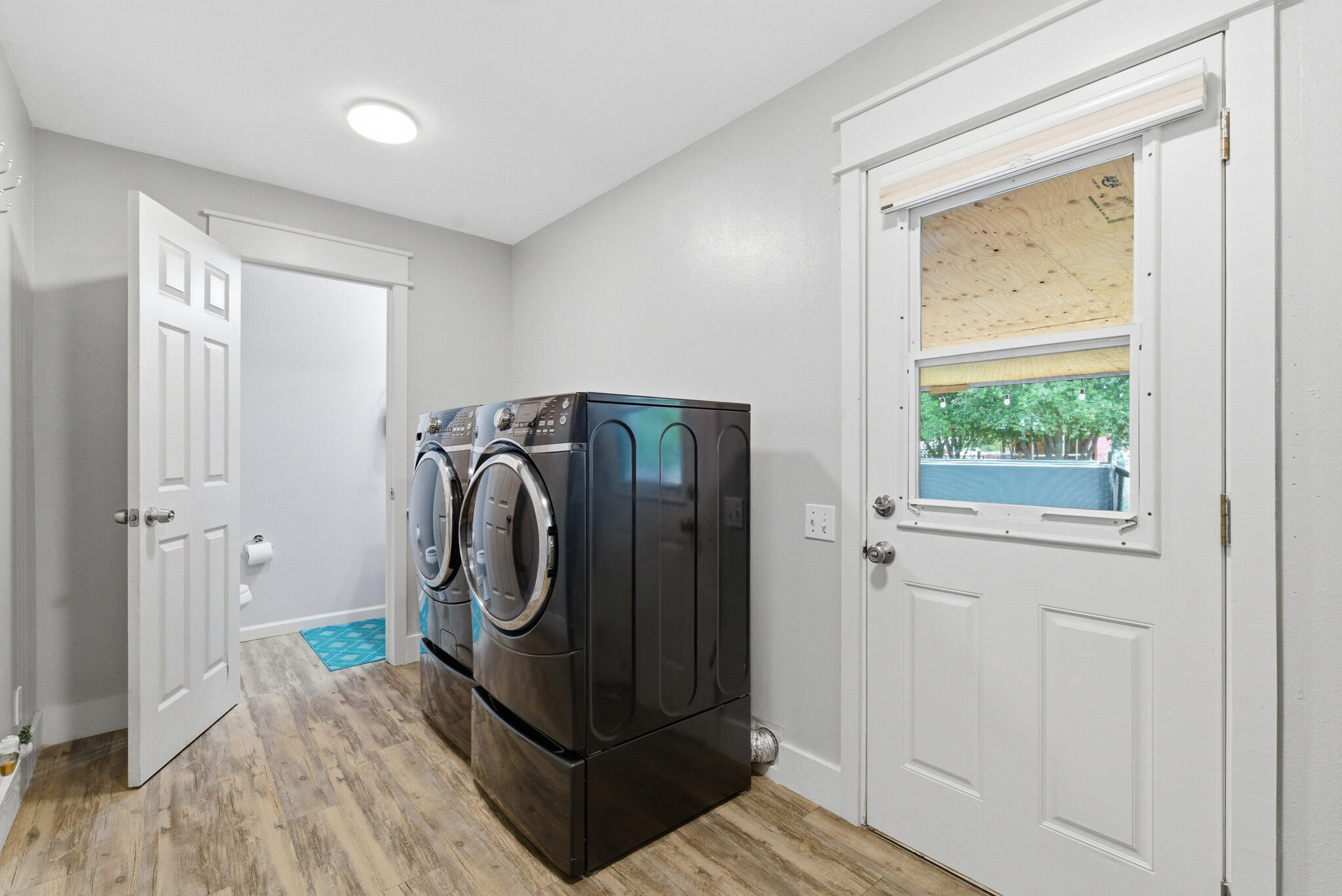 main property photo 28