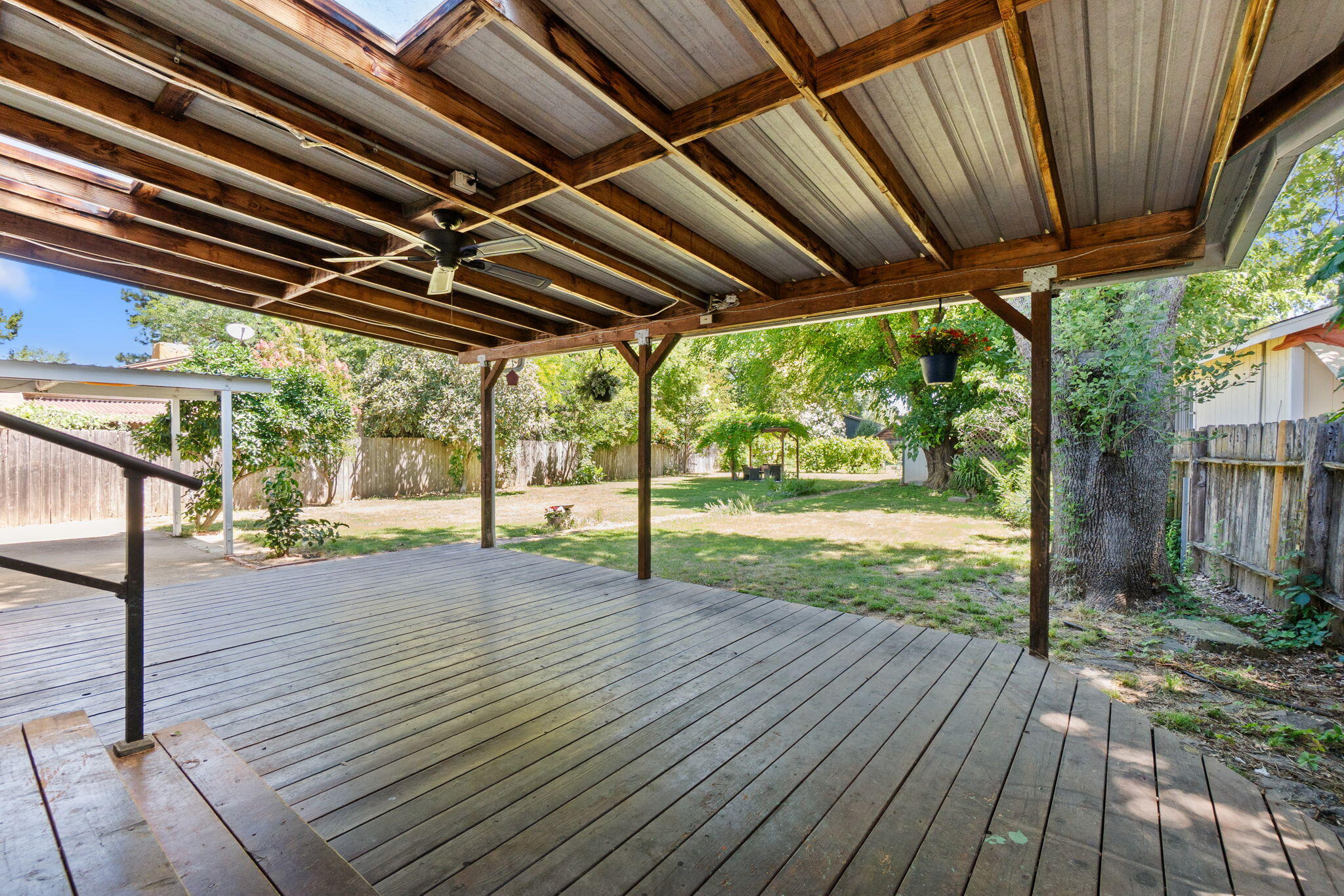main property photo 28