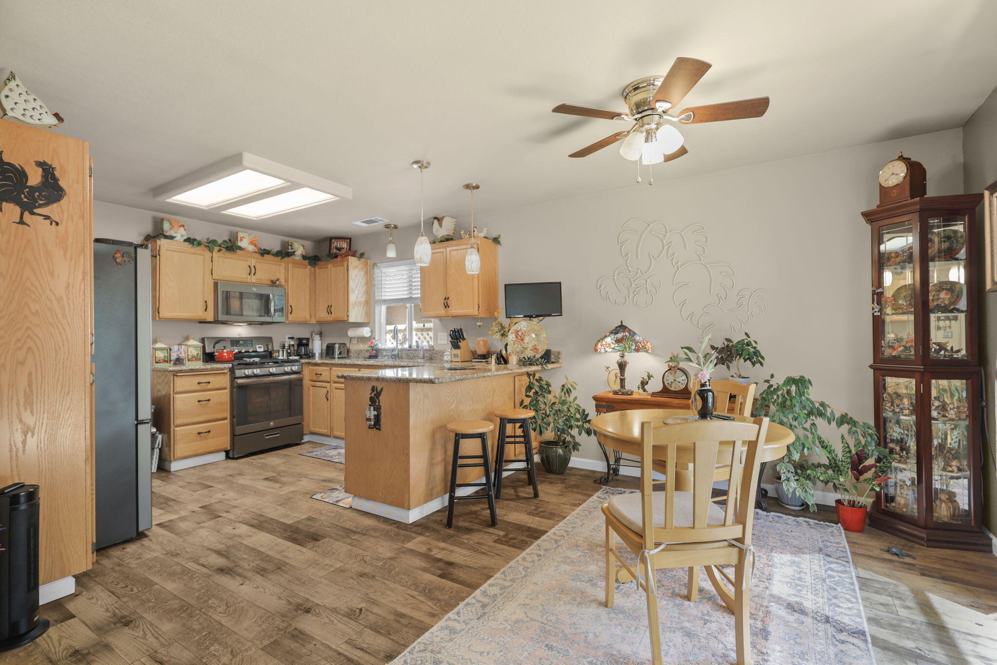 main property photo 9