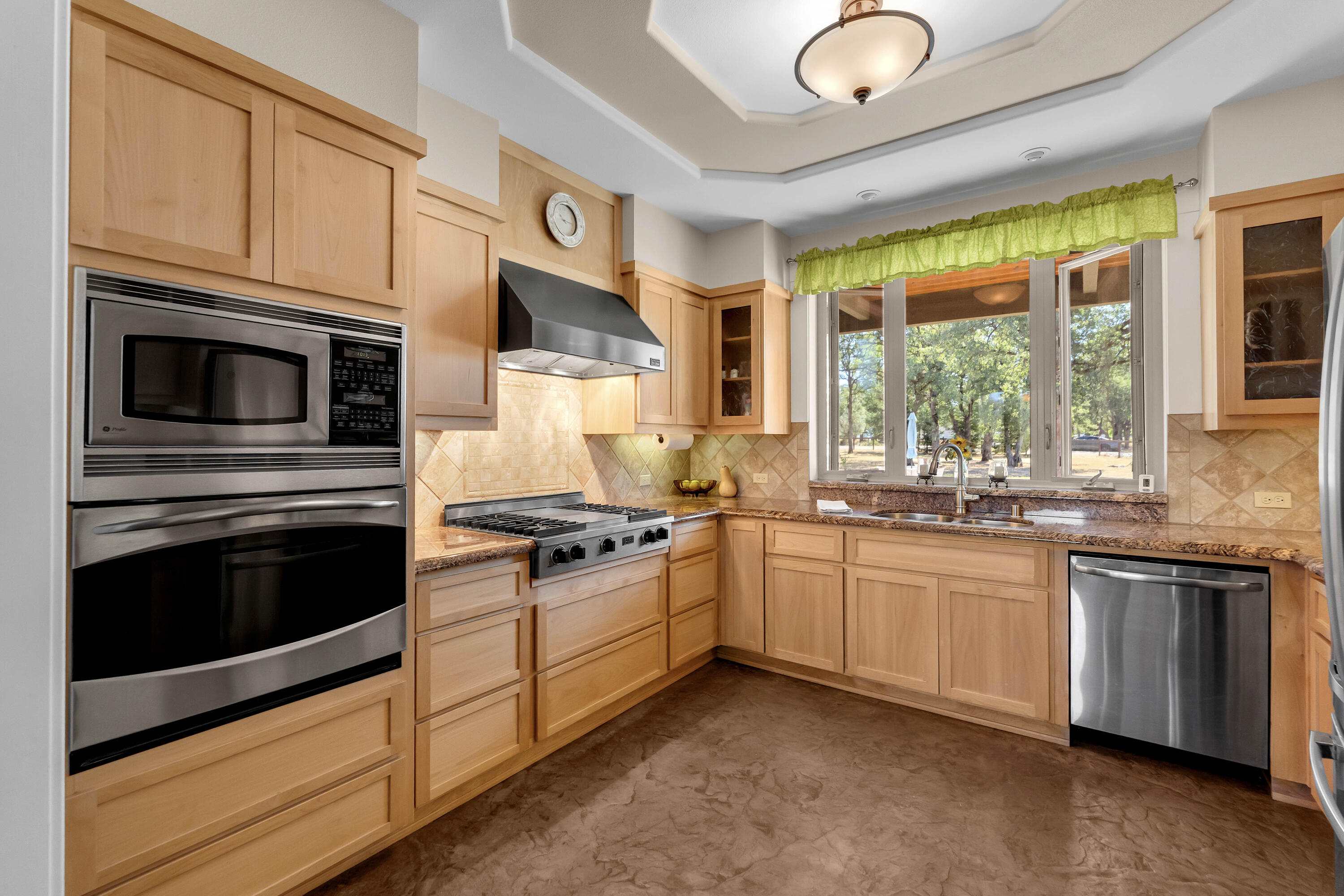 main property photo 14
