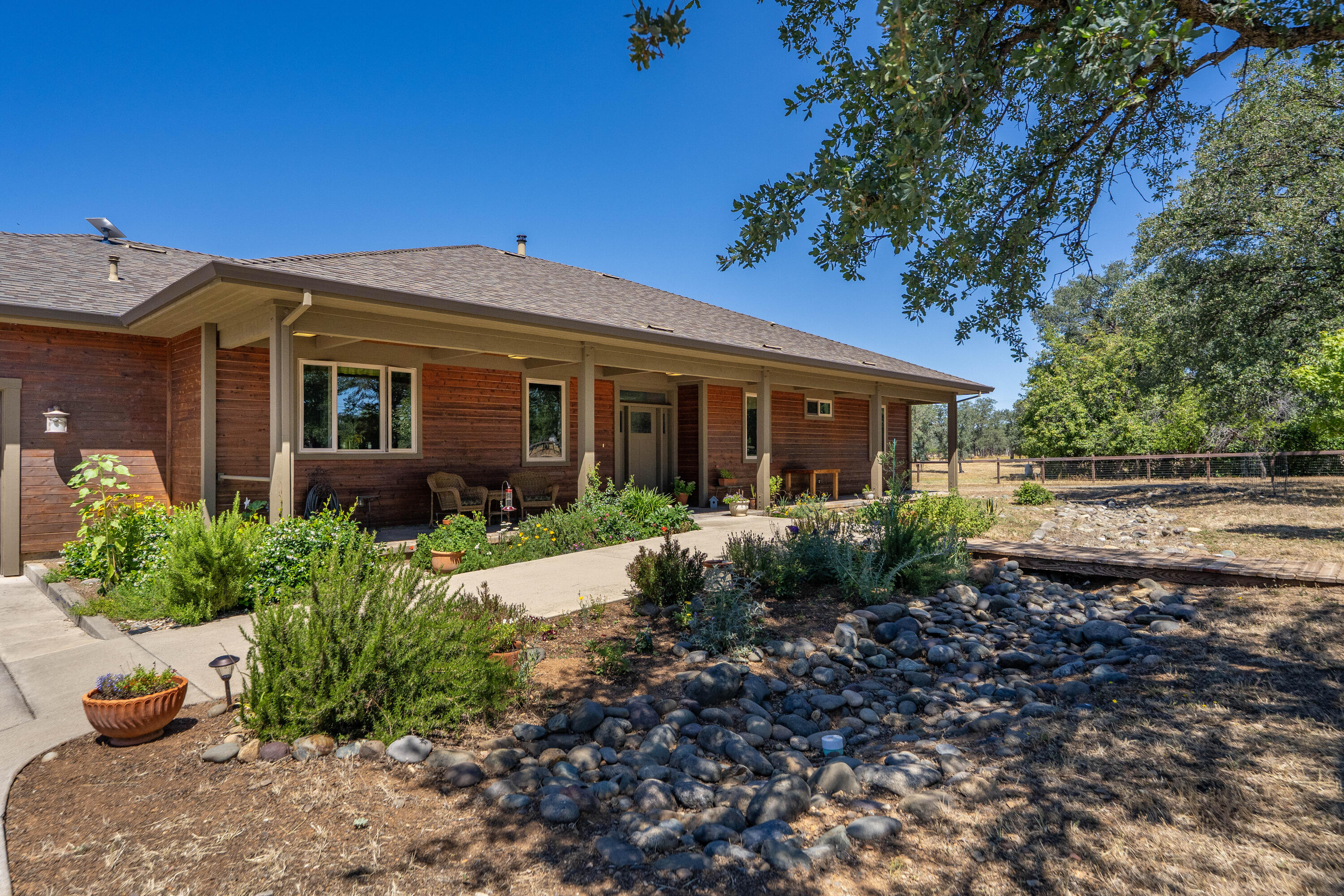 main property photo 74