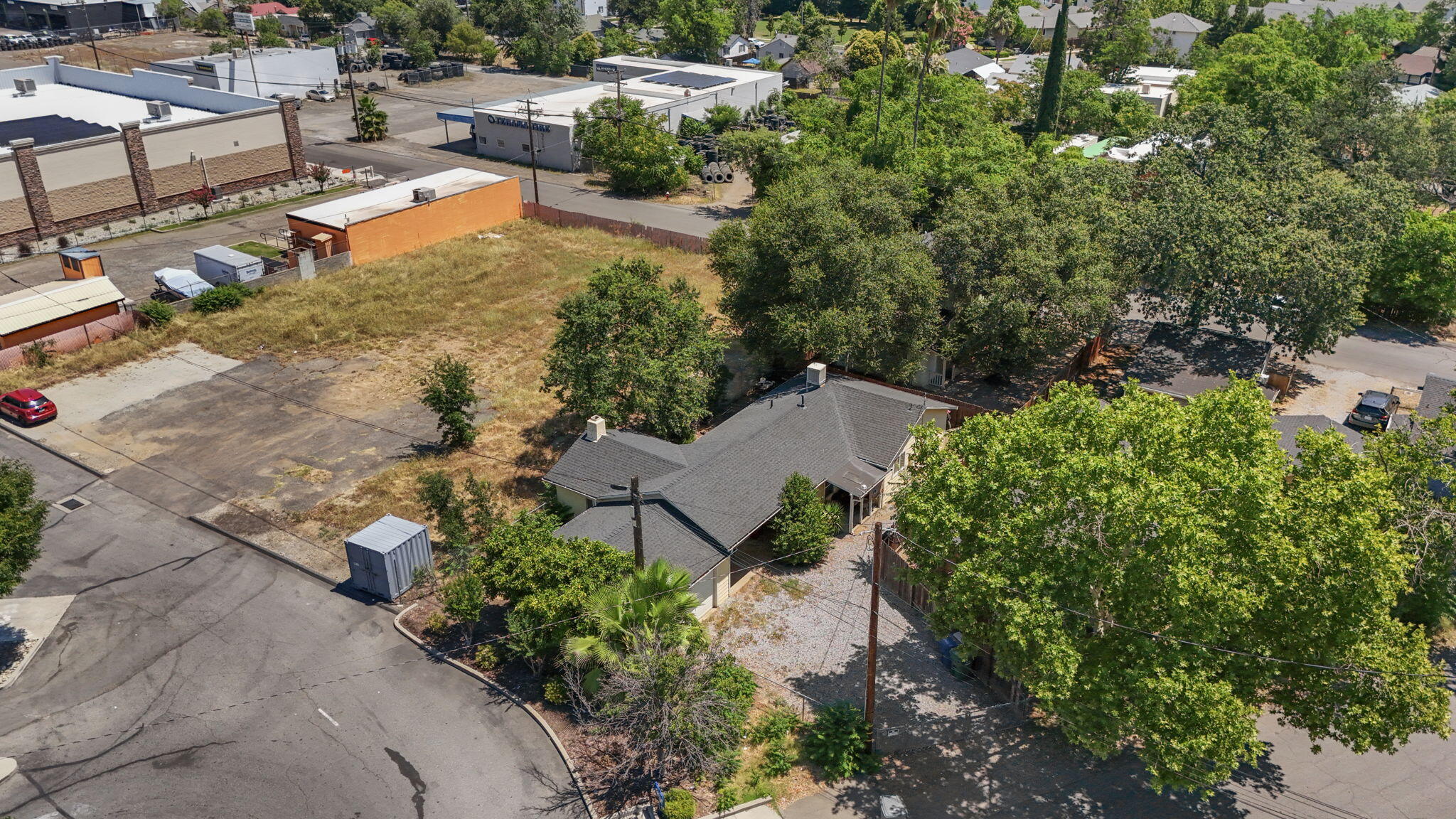 main property photo 31