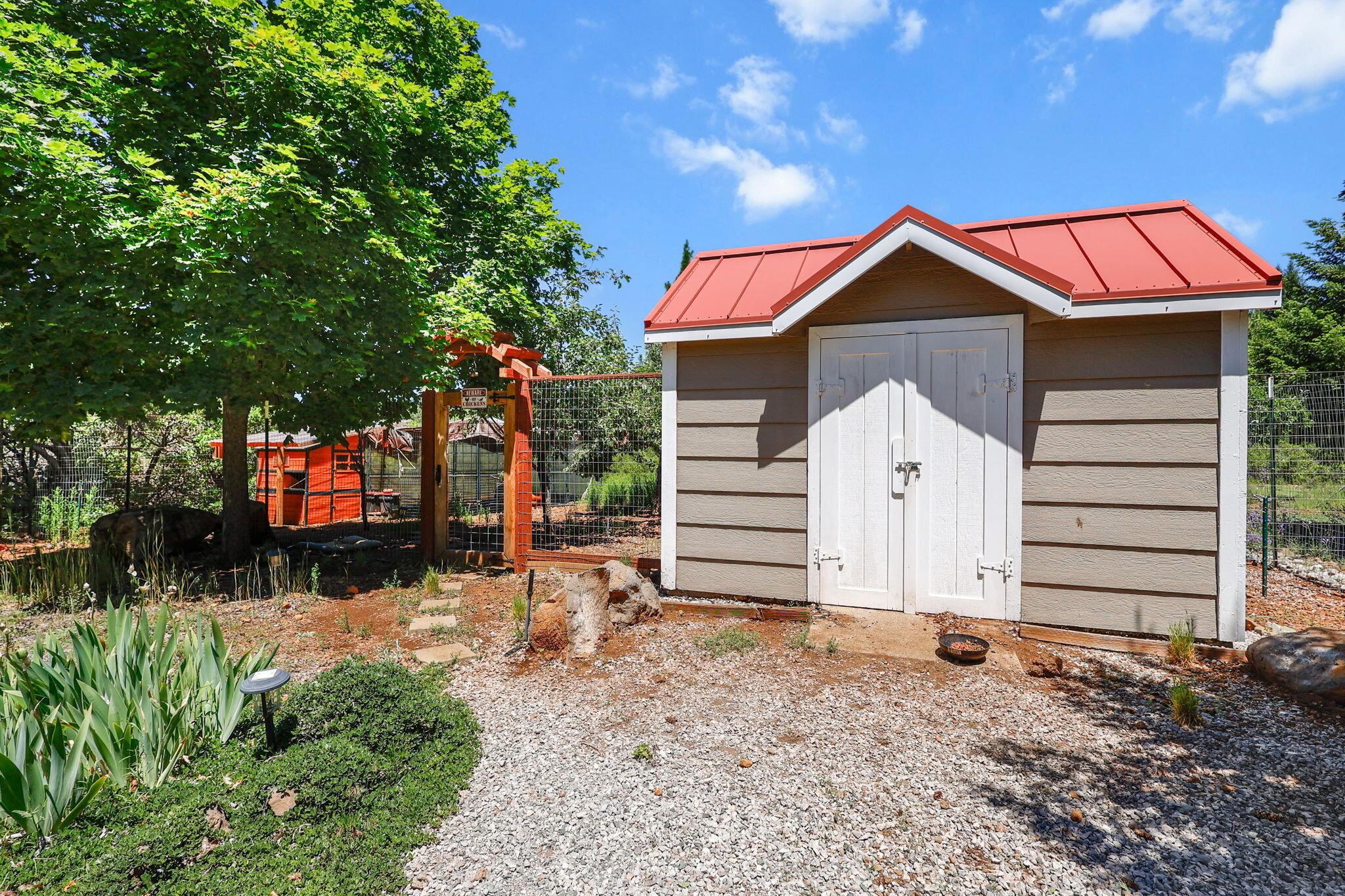main property photo 28