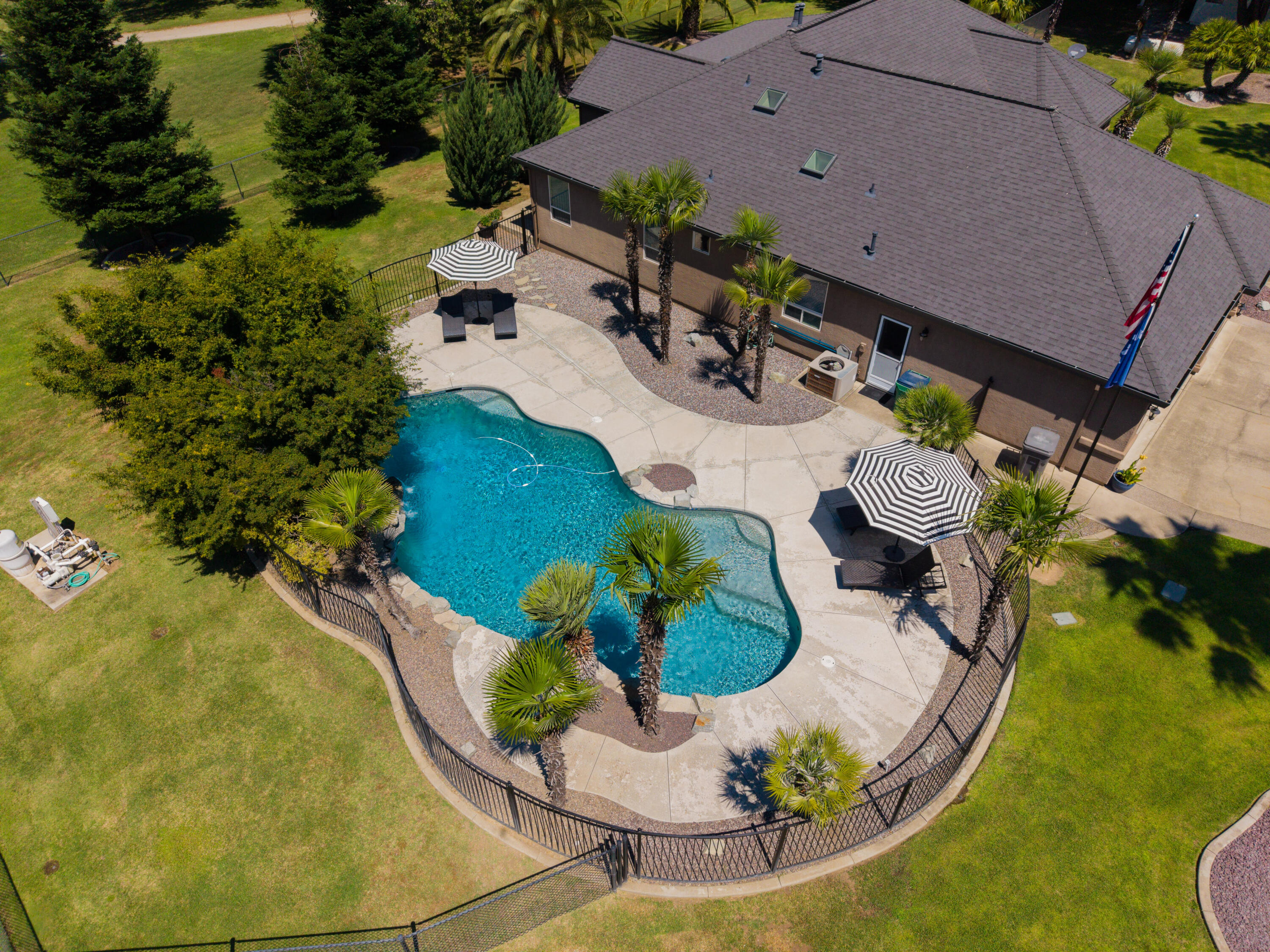 main property photo 41