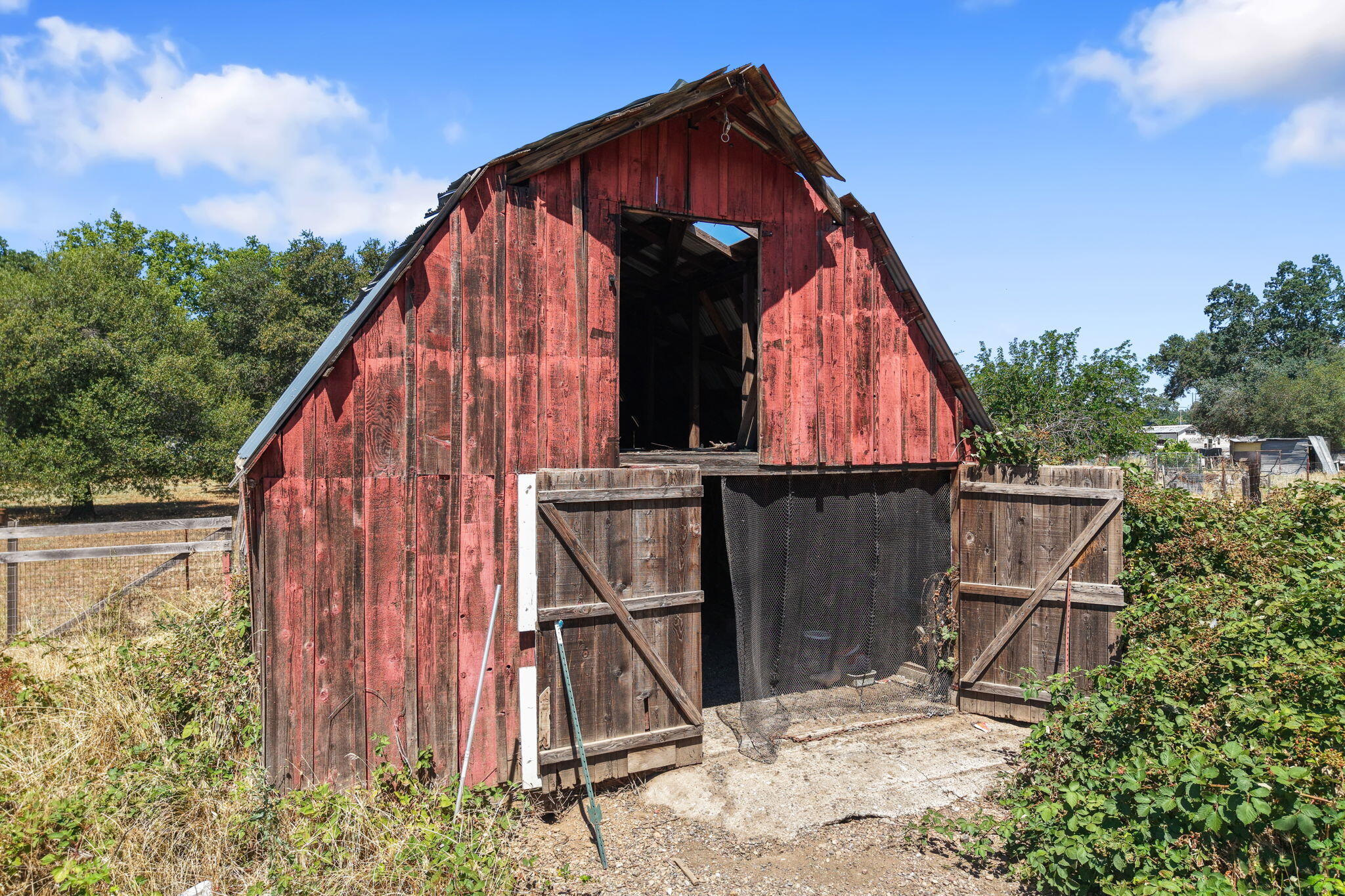 main property photo 23