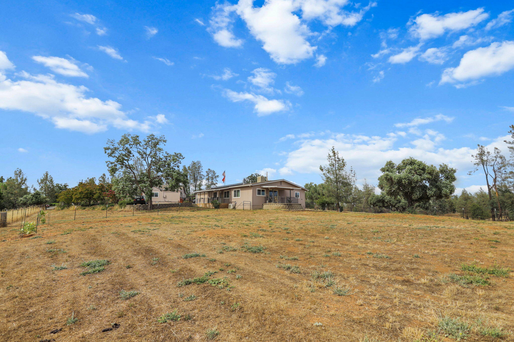 main property photo 37
