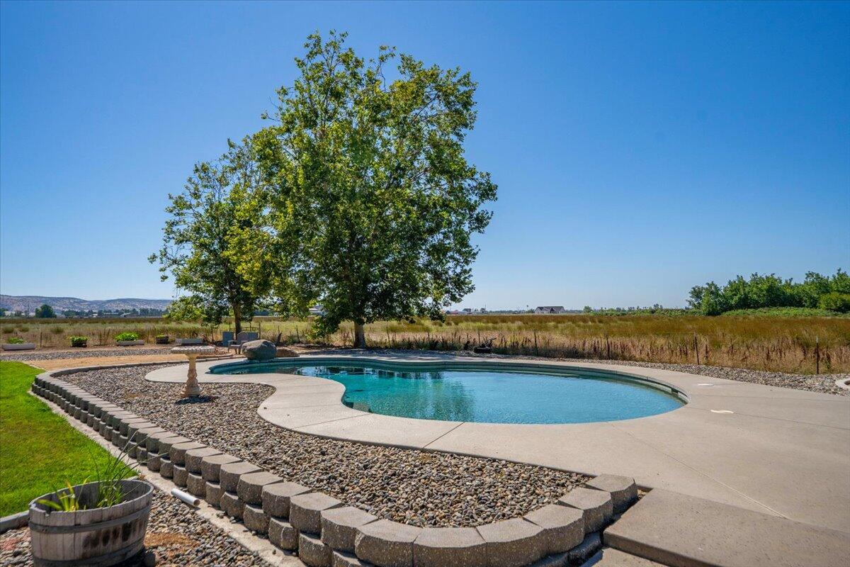 main property photo 89