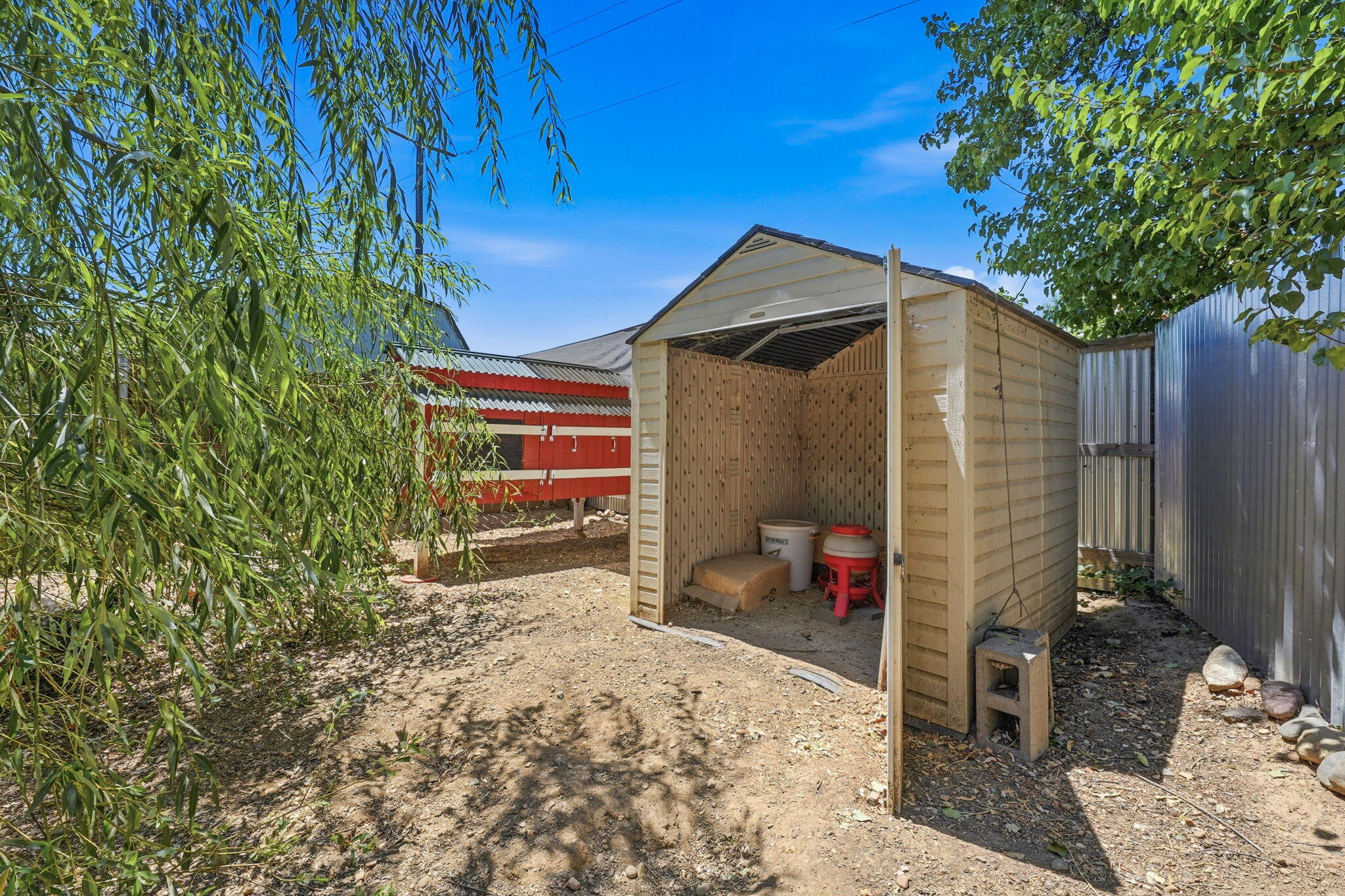 main property photo 15
