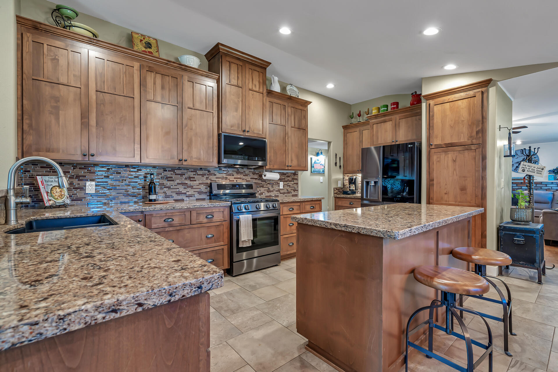 main property photo 25
