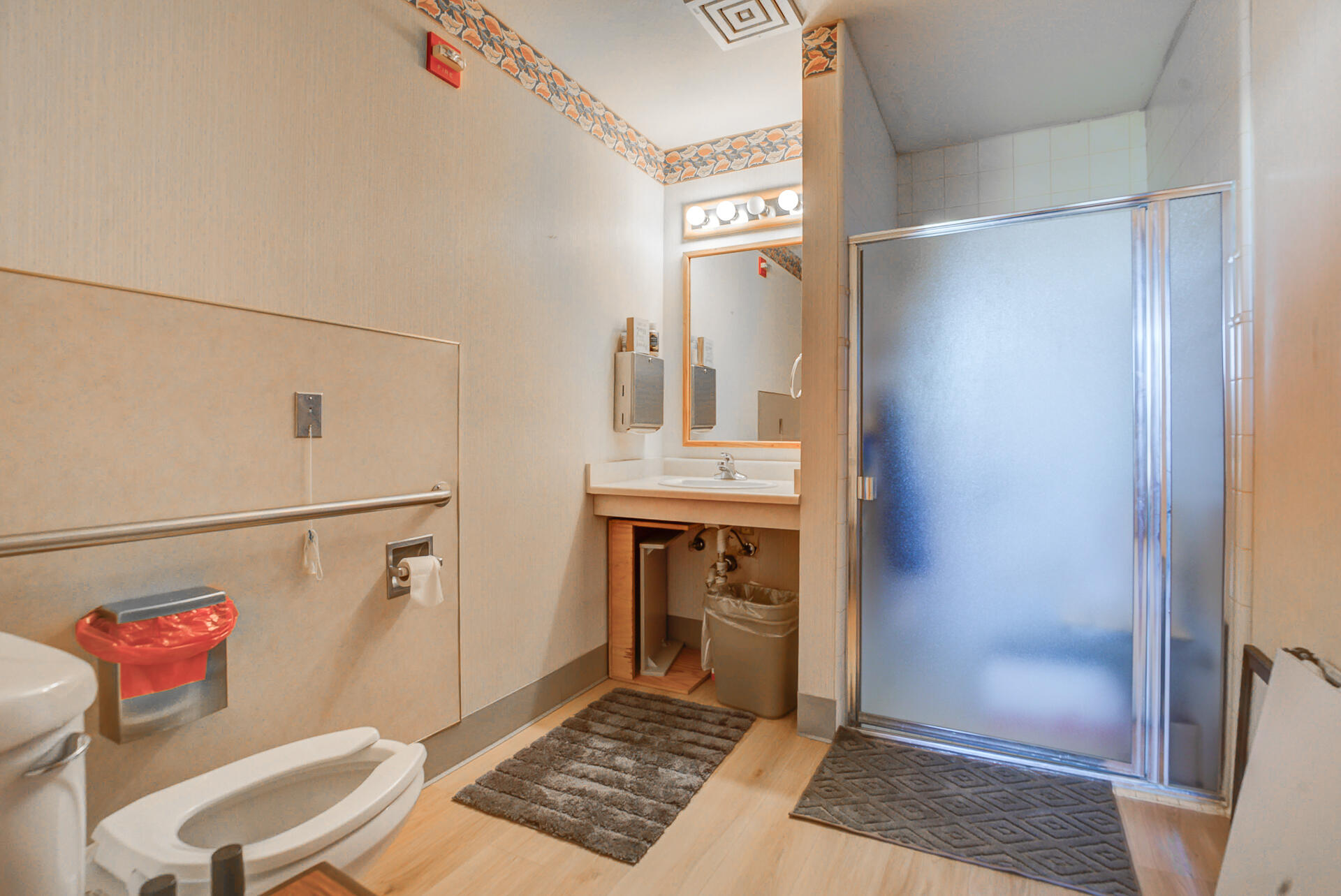 main property photo 30