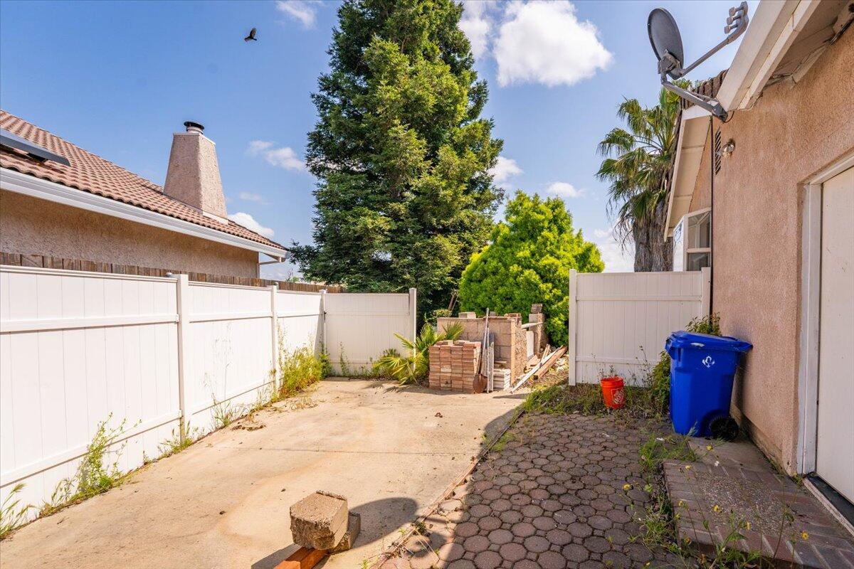 main property photo 31
