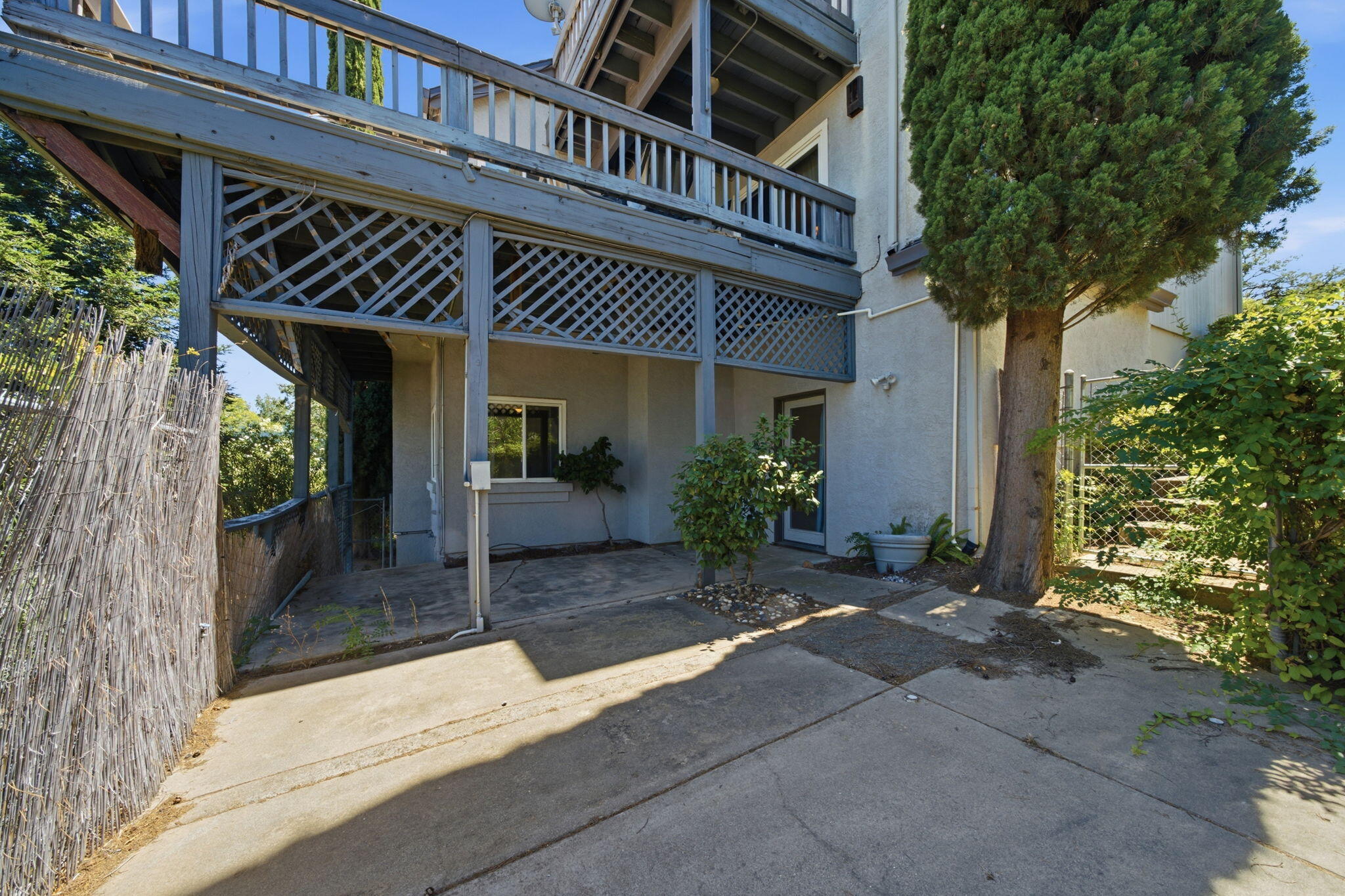 main property photo 45