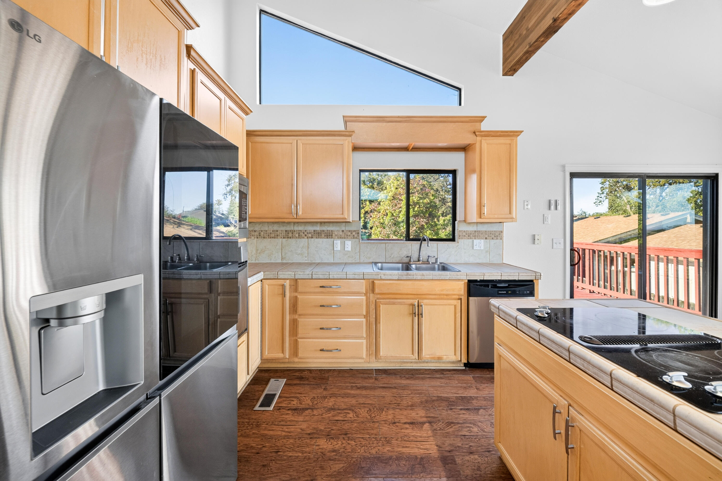main property photo 7