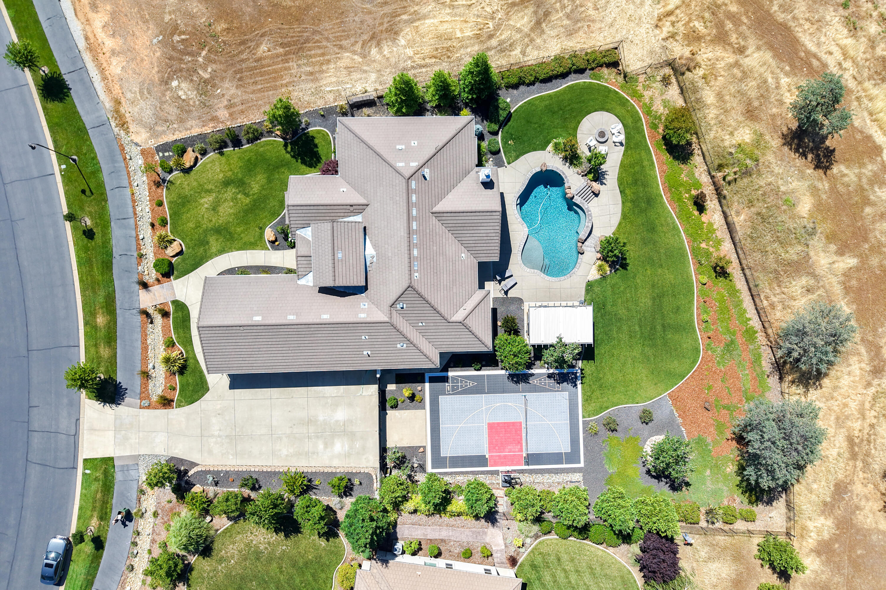 main property photo 74