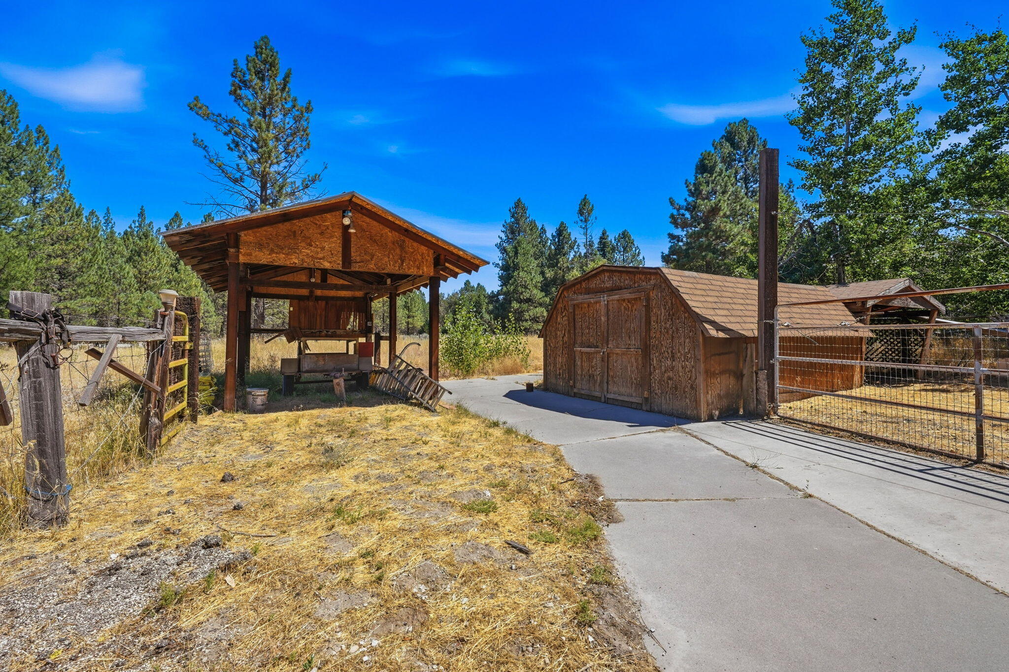 main property photo 25