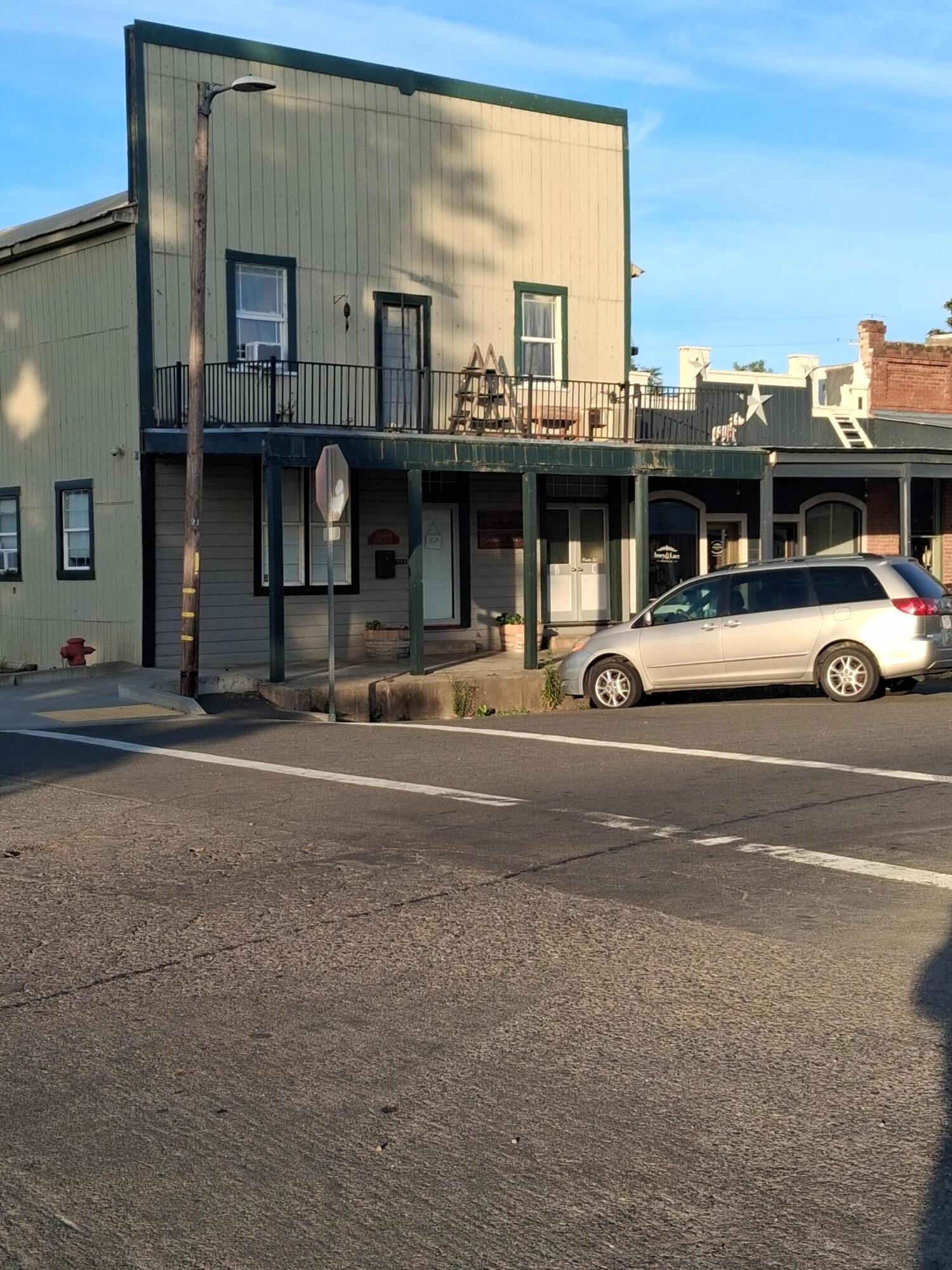 main property photo 5