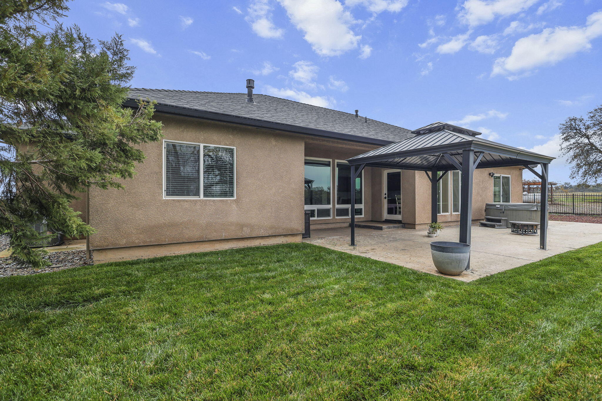 main property photo 39