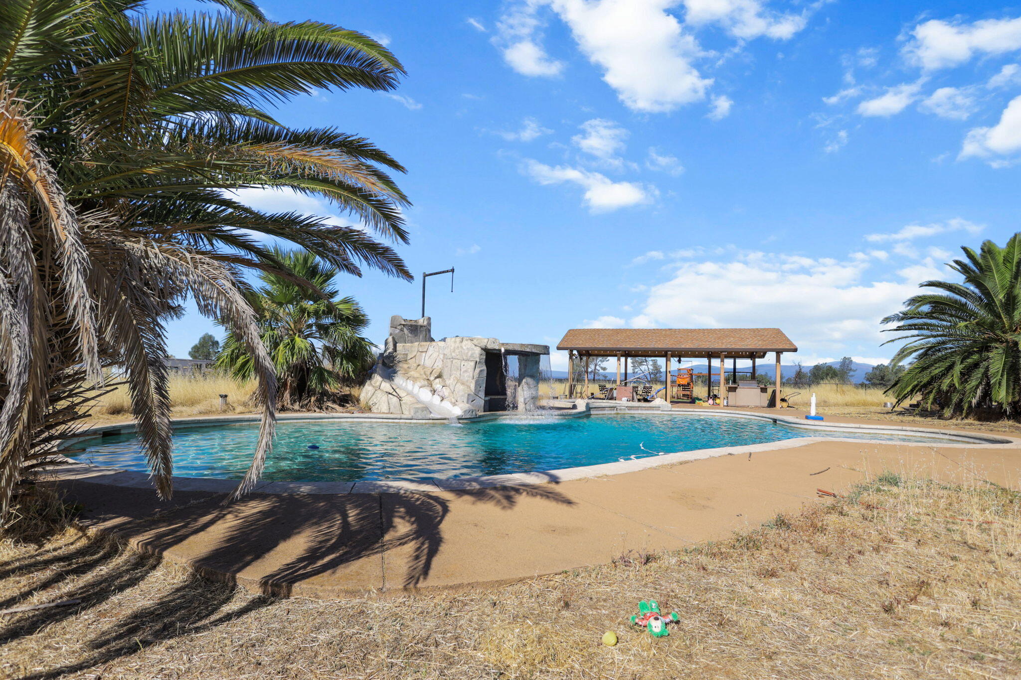 main property photo 40