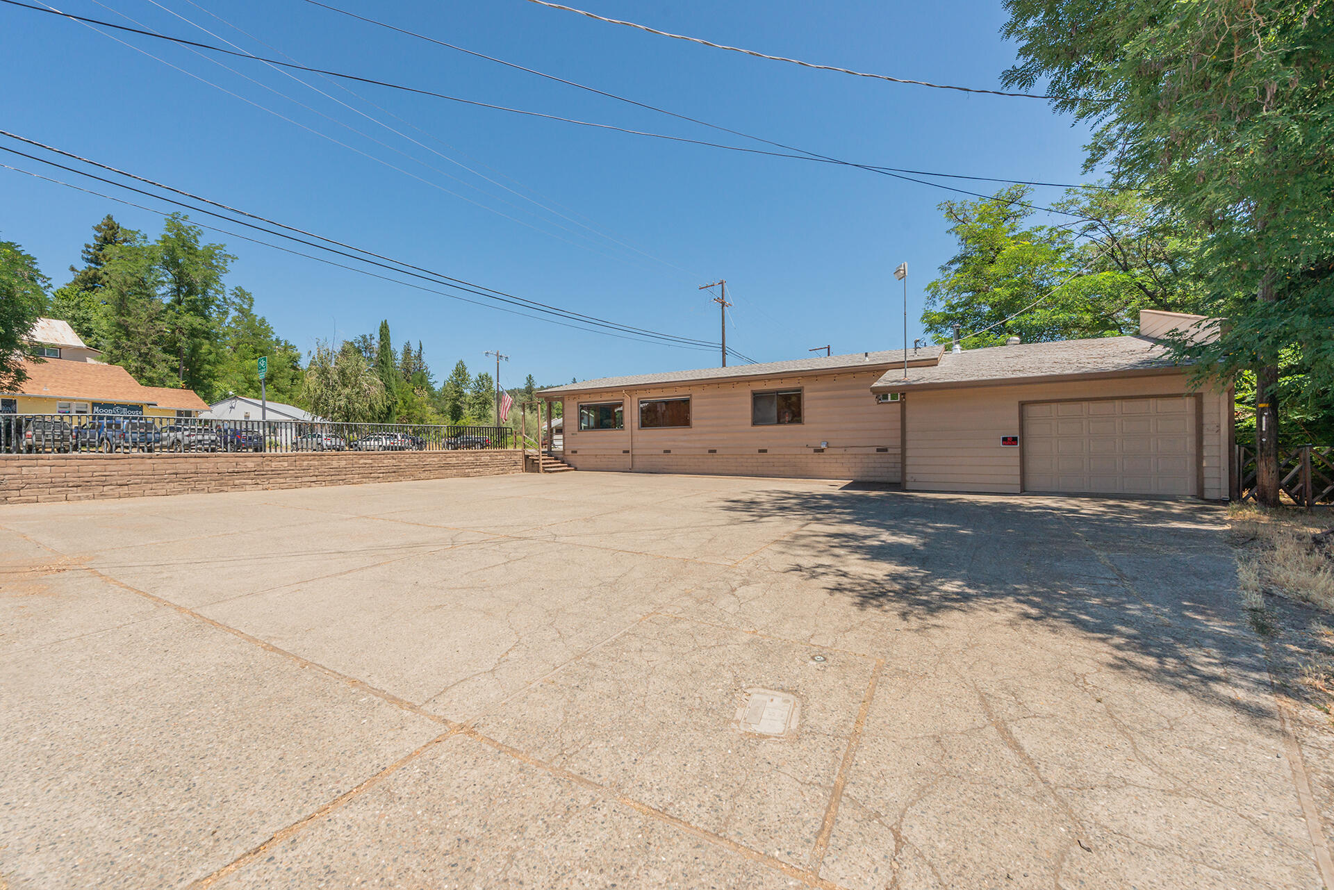 main property photo 28