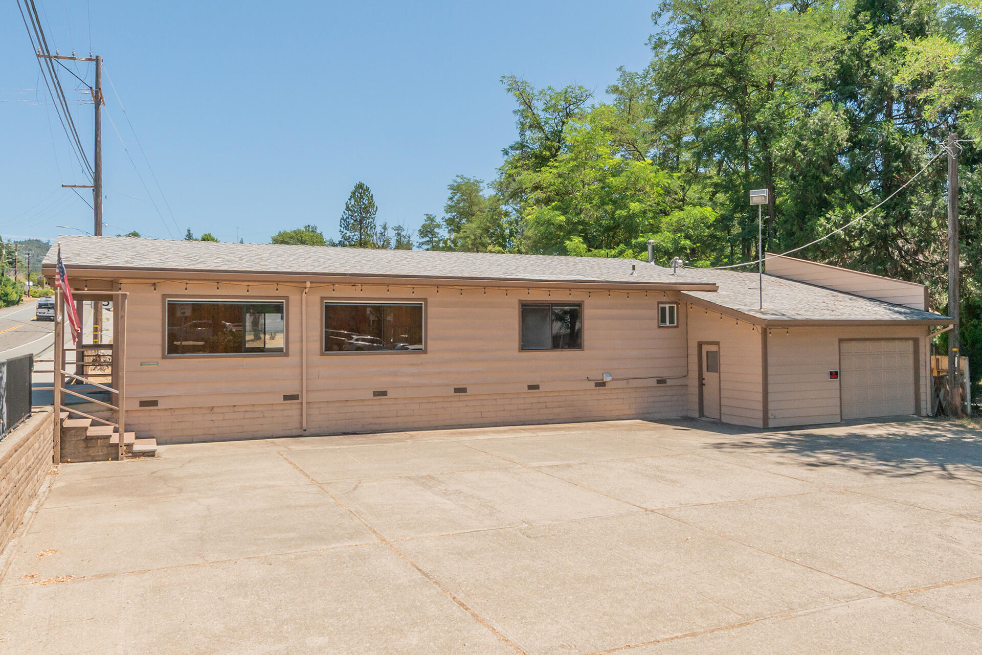 main property photo 29