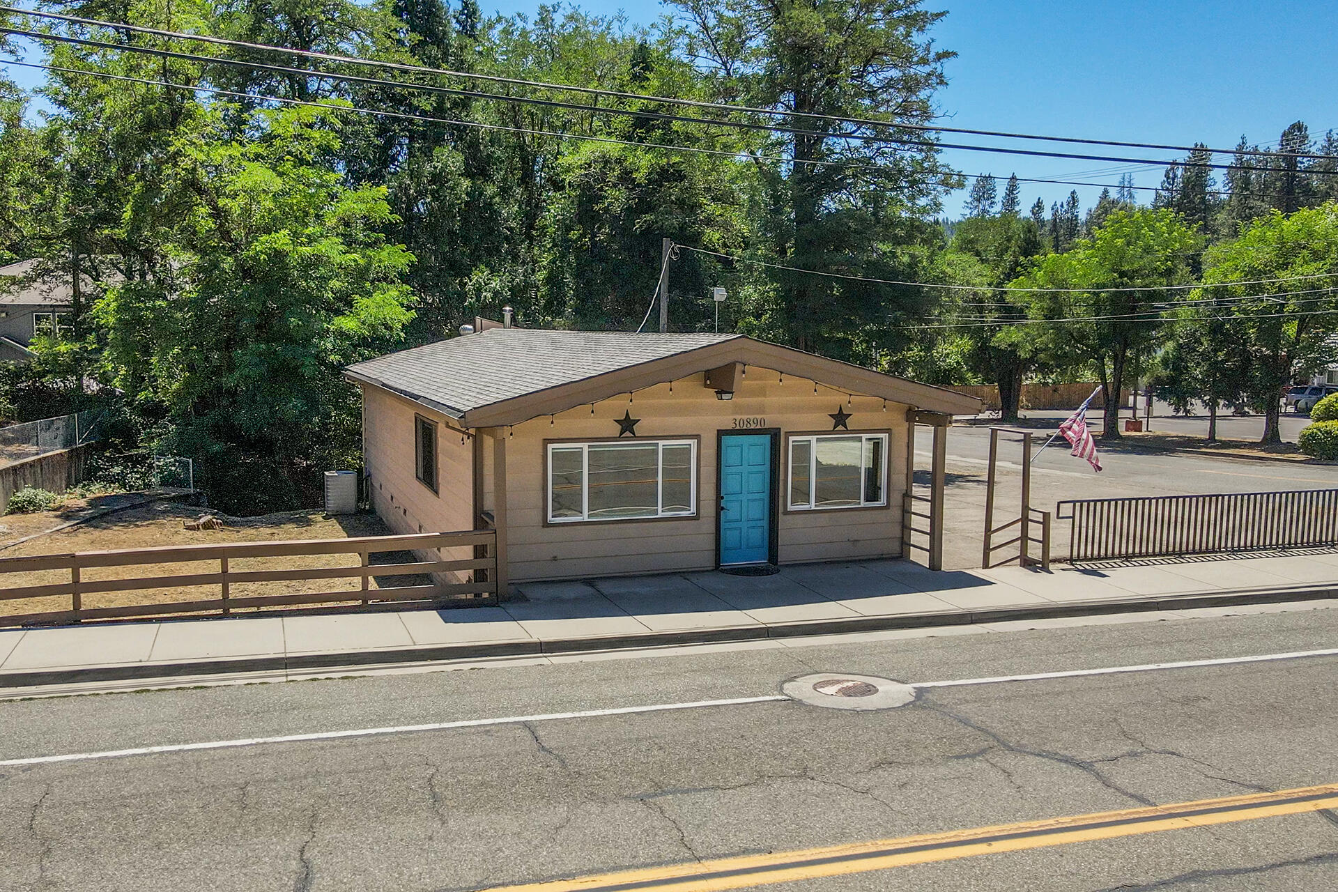 main property photo 30