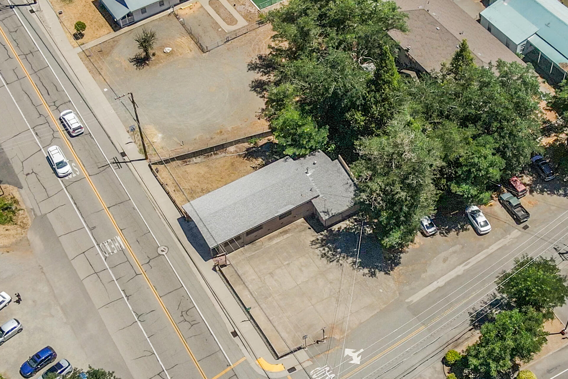 main property photo 36